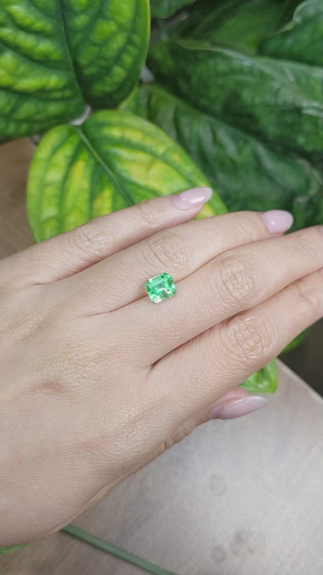 1.71 Ct. Emerald from Russia Size Video
