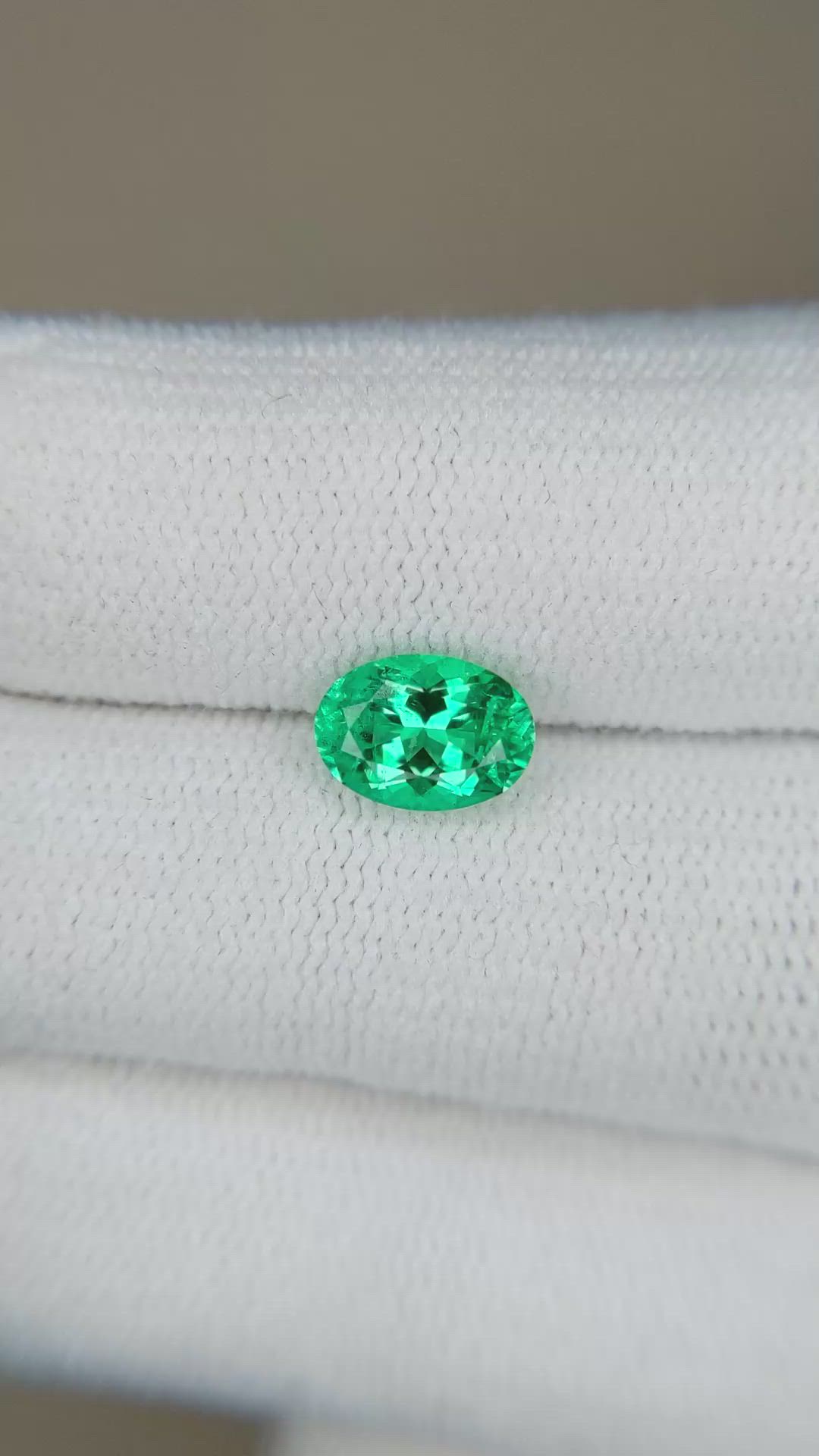 1.07 Ct. Emerald from Russia Size Video