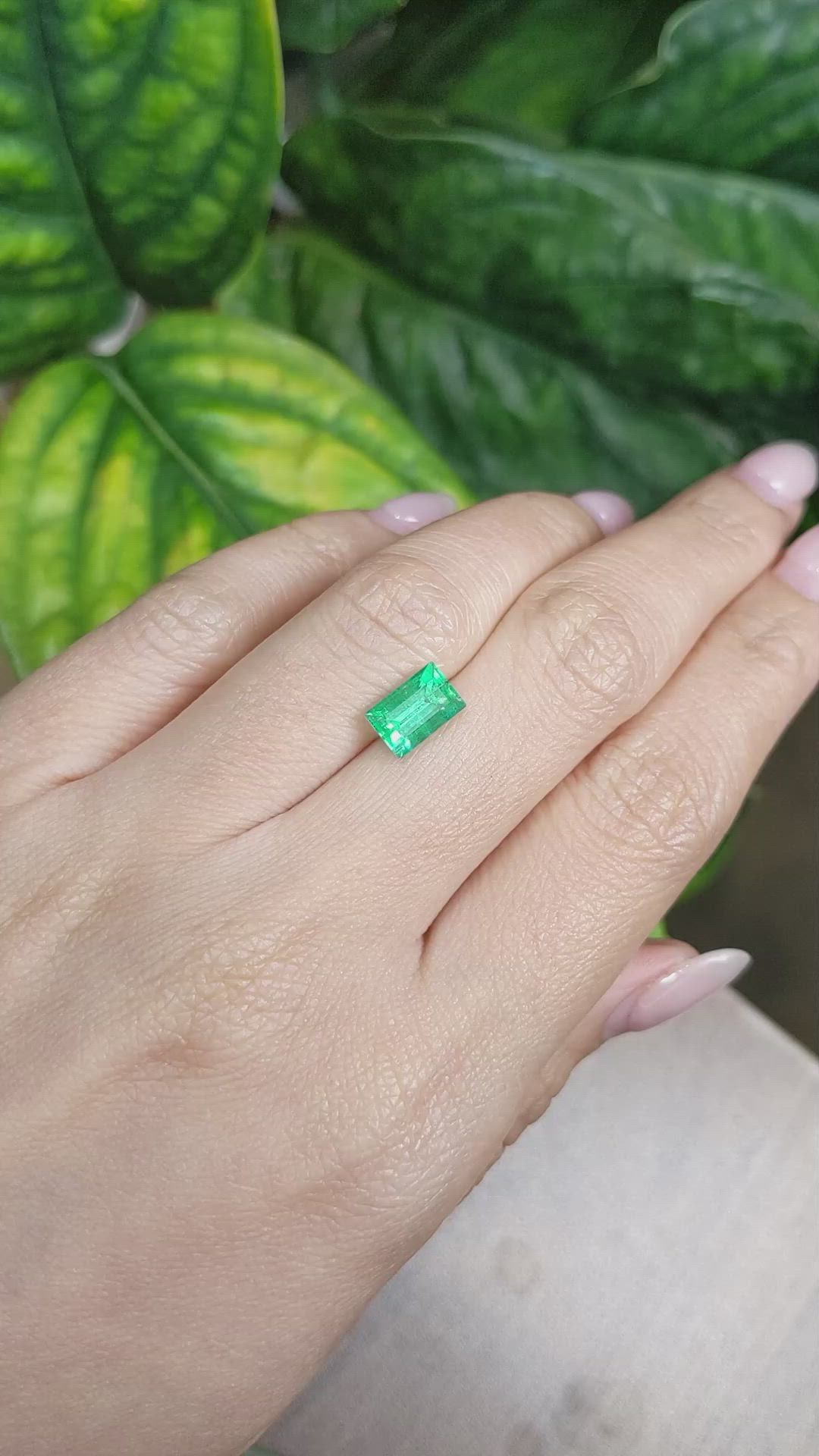 1.63 Ct. Emerald from Russia Size Video