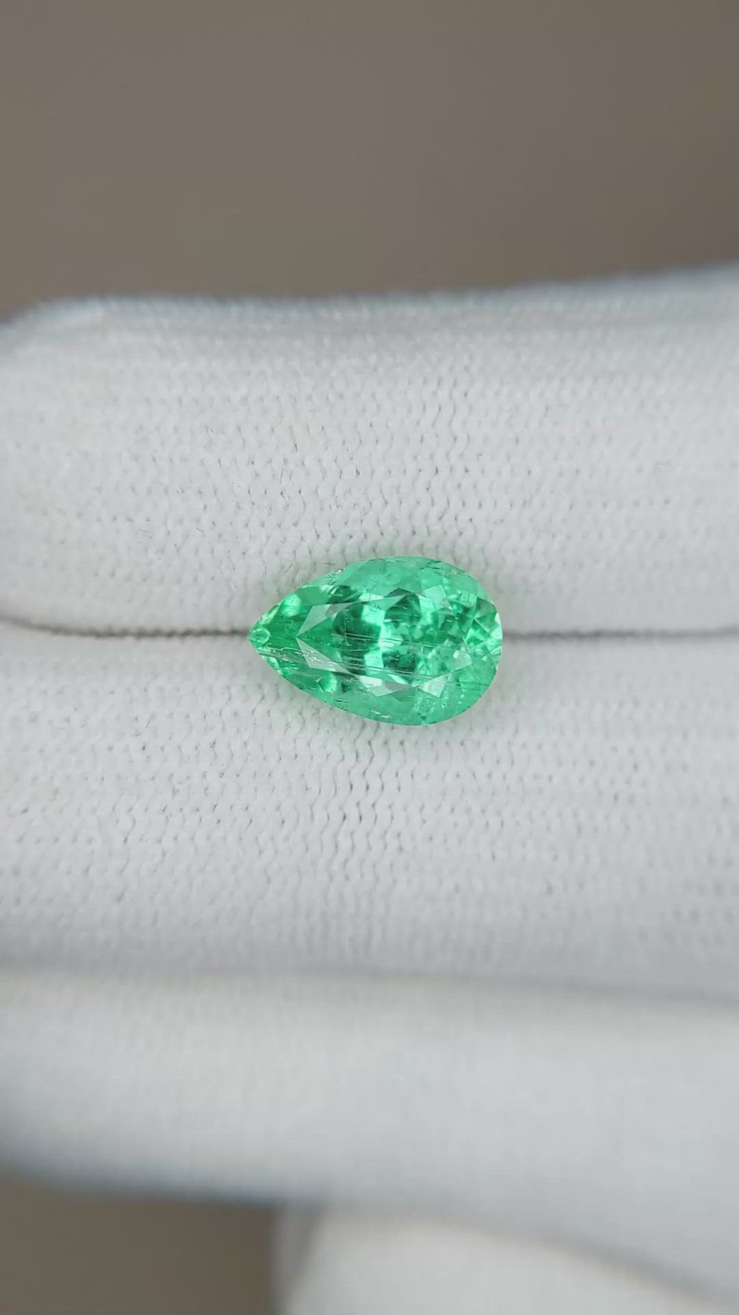 1.90 Ct. Emerald from Russia Size Video