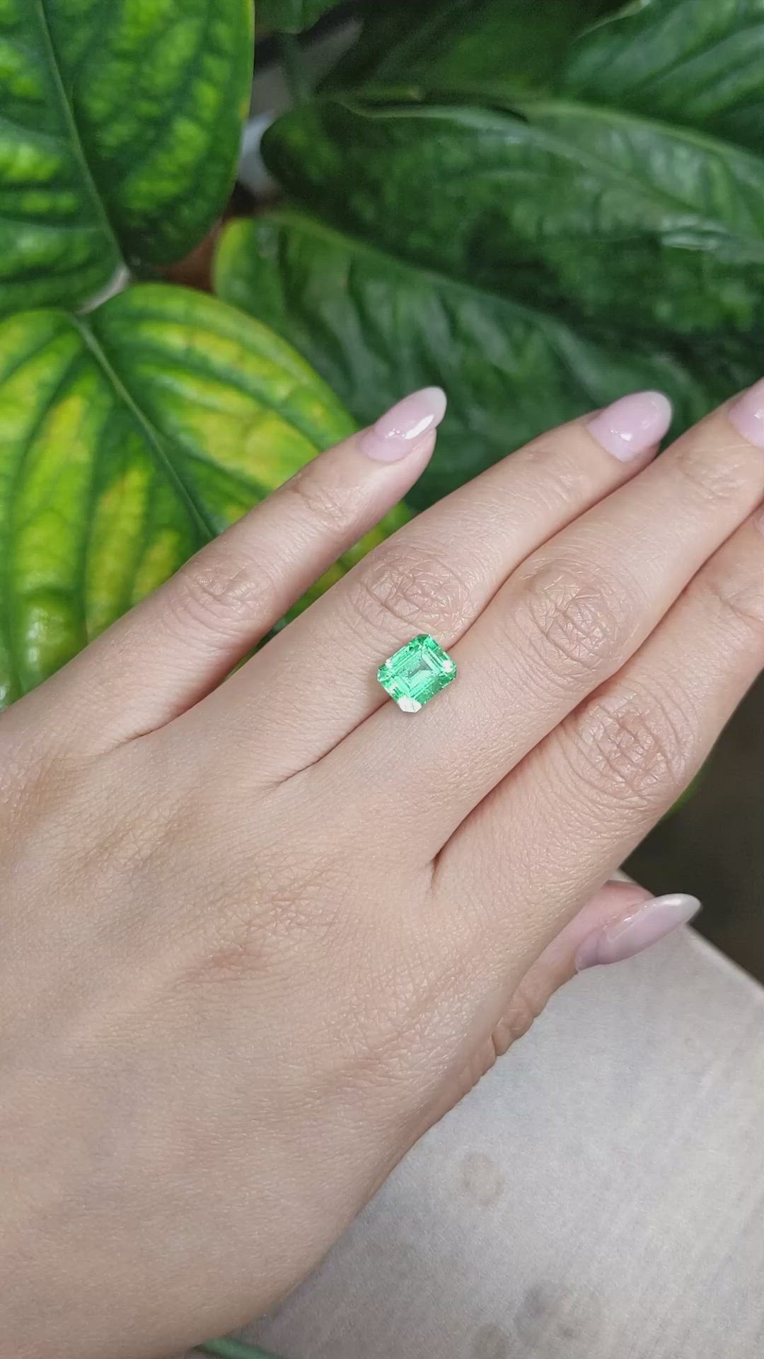 1.92 Ct. Emerald from Russia Size Video