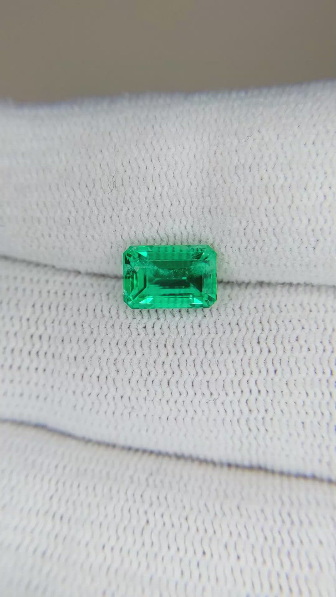 1.61 Ct. Emerald from Russia Size Video