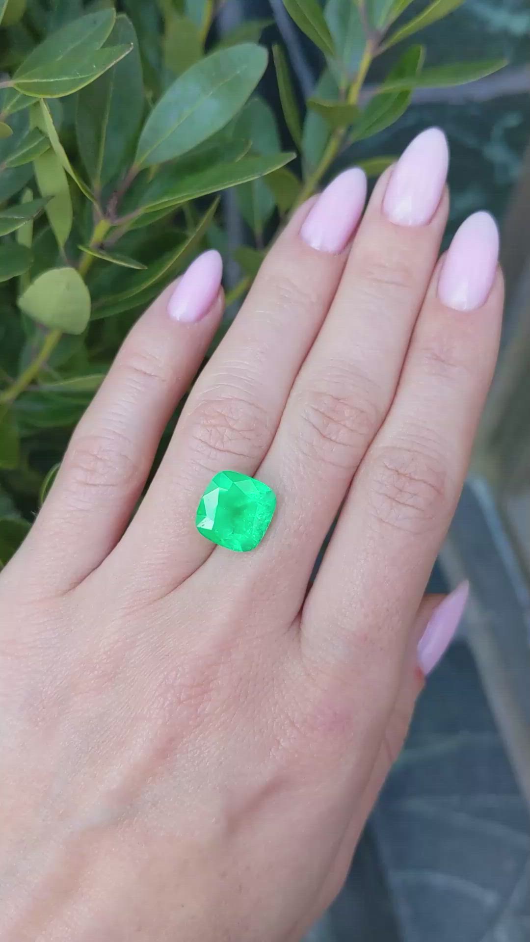 5.70 Ct. Emerald from Colombia Size Video