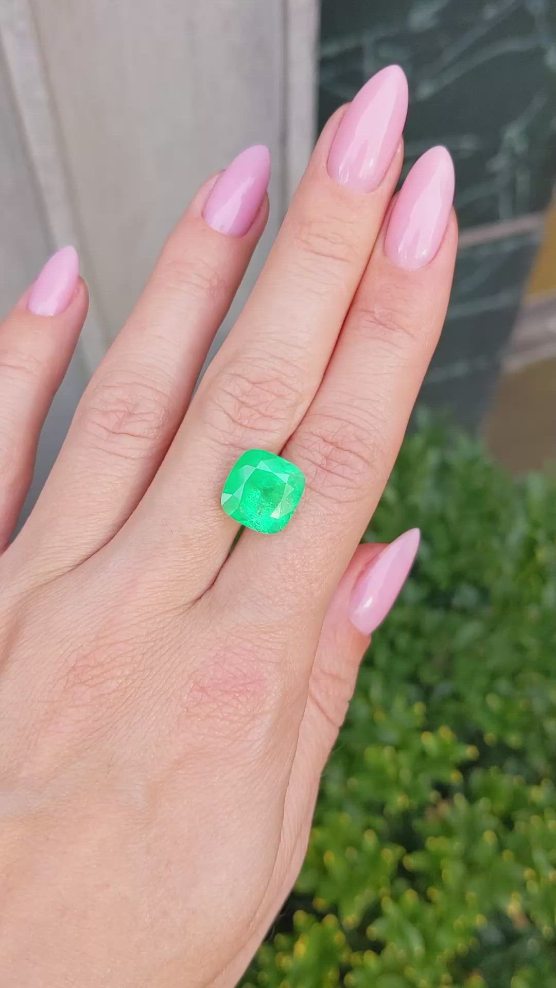 5.70 Ct. Emerald from Colombia Size Video
