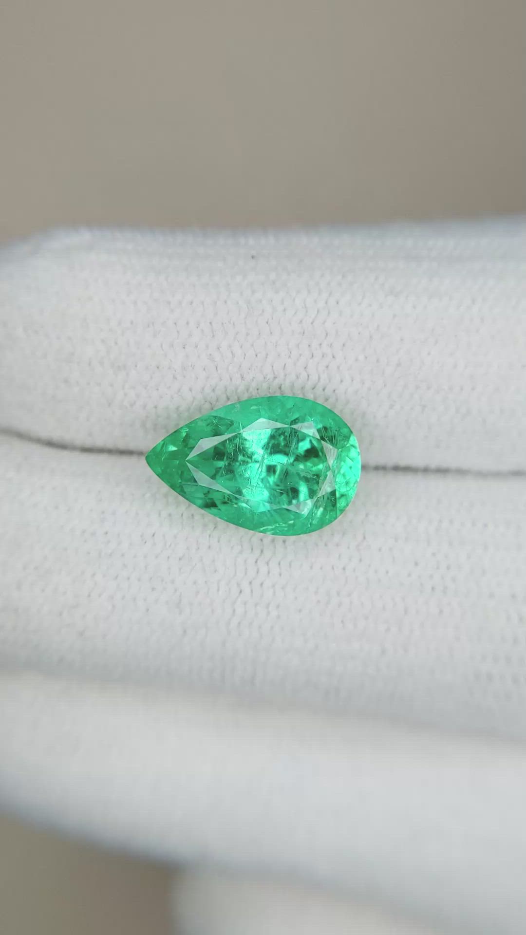 2.91 Ct. Emerald from Russia Size Video
