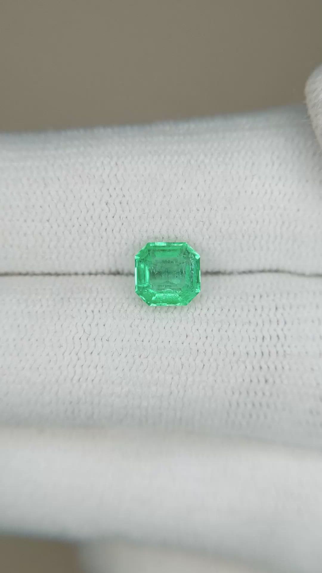 0.96 Ct. Emerald from Russia Size Video