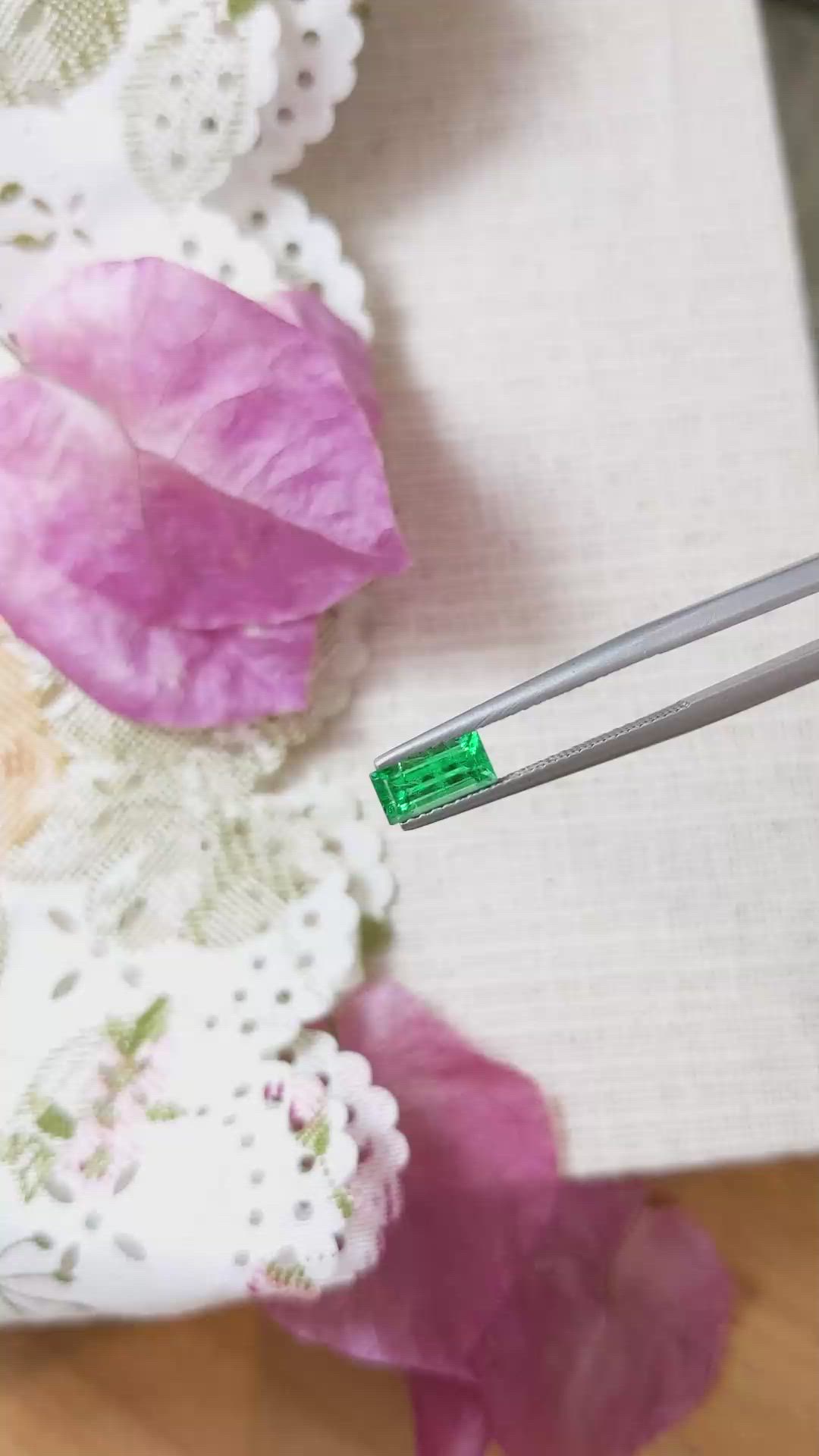 0.80 Ct. Emerald from Russia Size Video