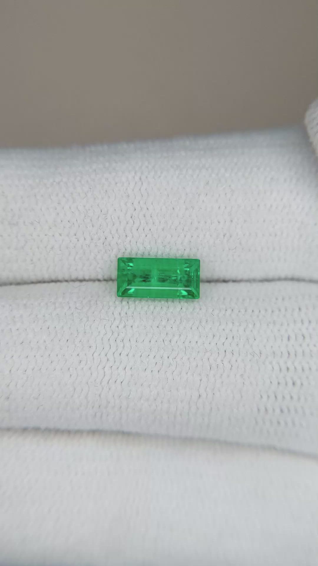 0.80 Ct. Emerald from Russia Size Video