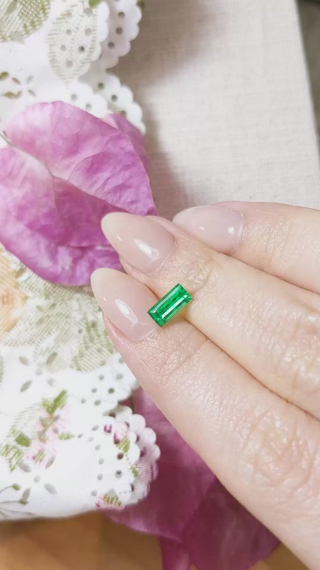 0.80 Ct. Emerald from Russia Size Video