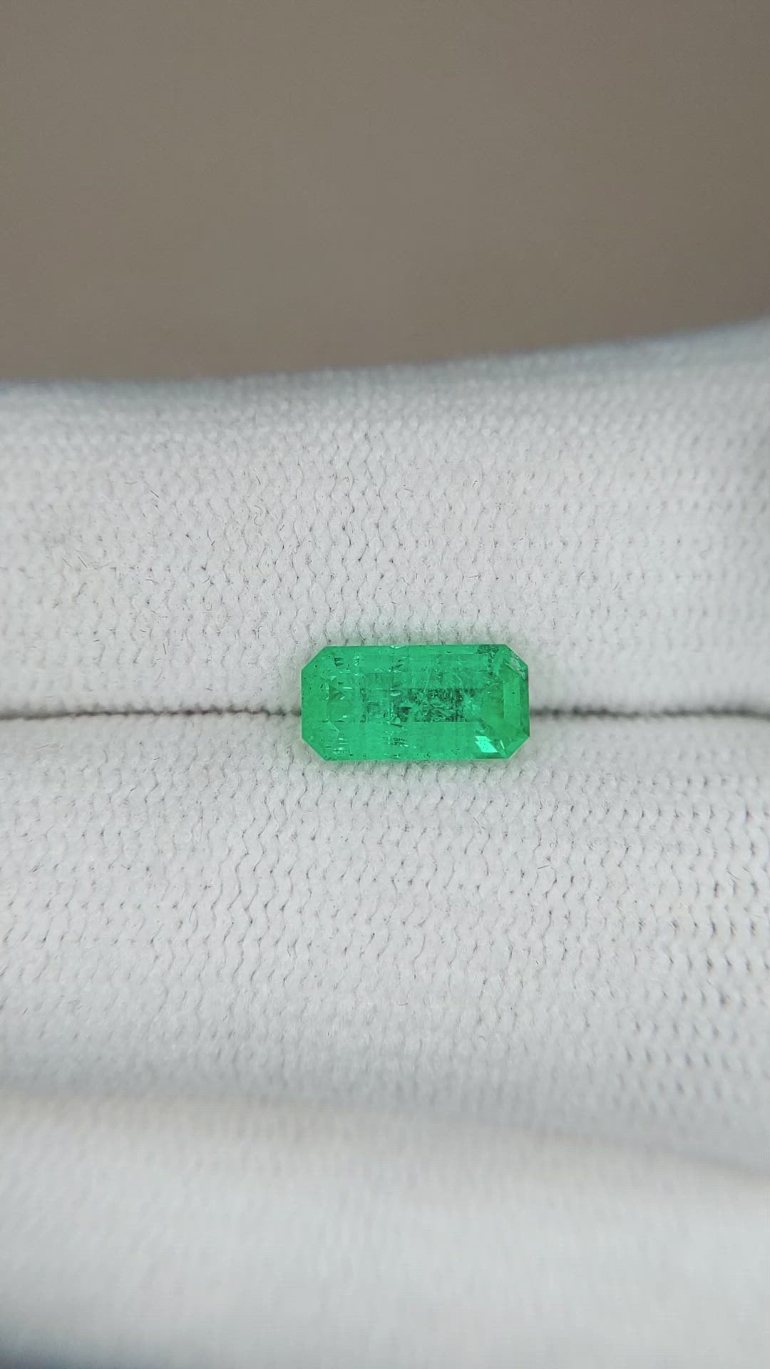0.98 Ct. Emerald from Russia Size Video