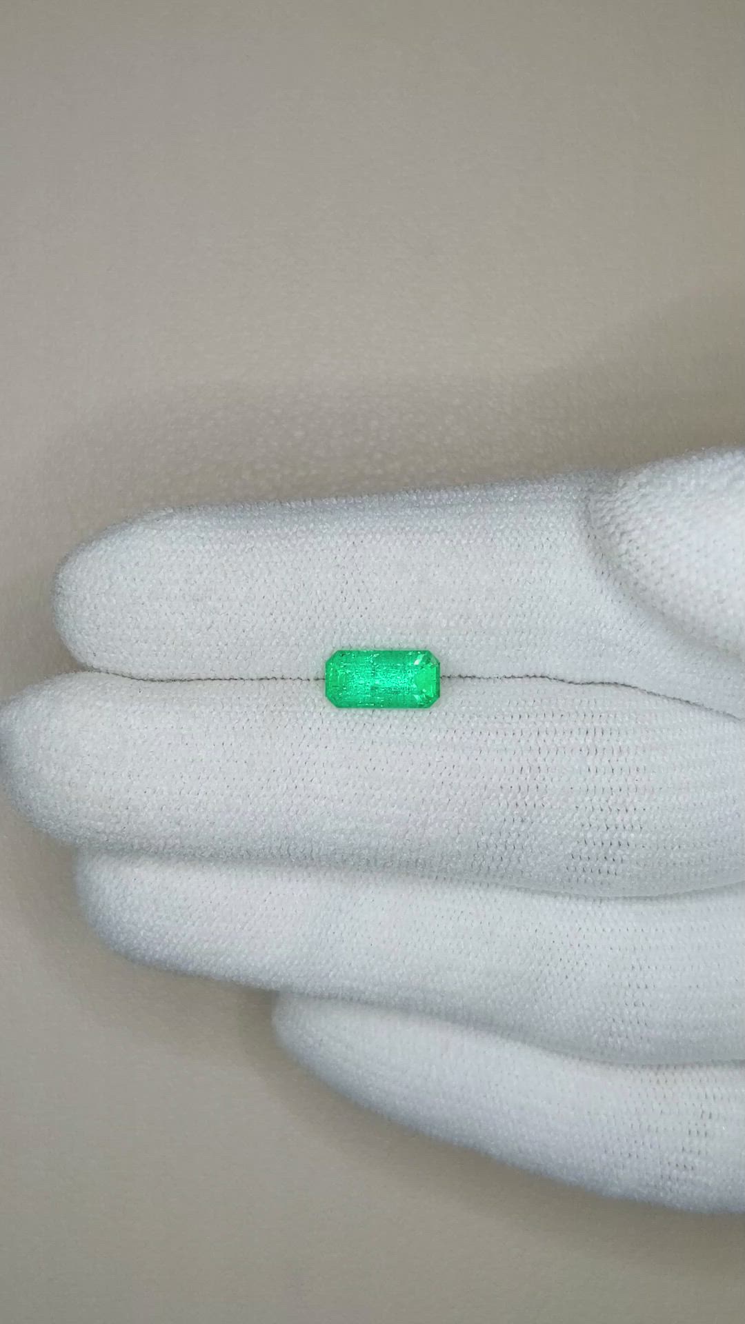 0.98 Ct. Emerald from Russia Size Video