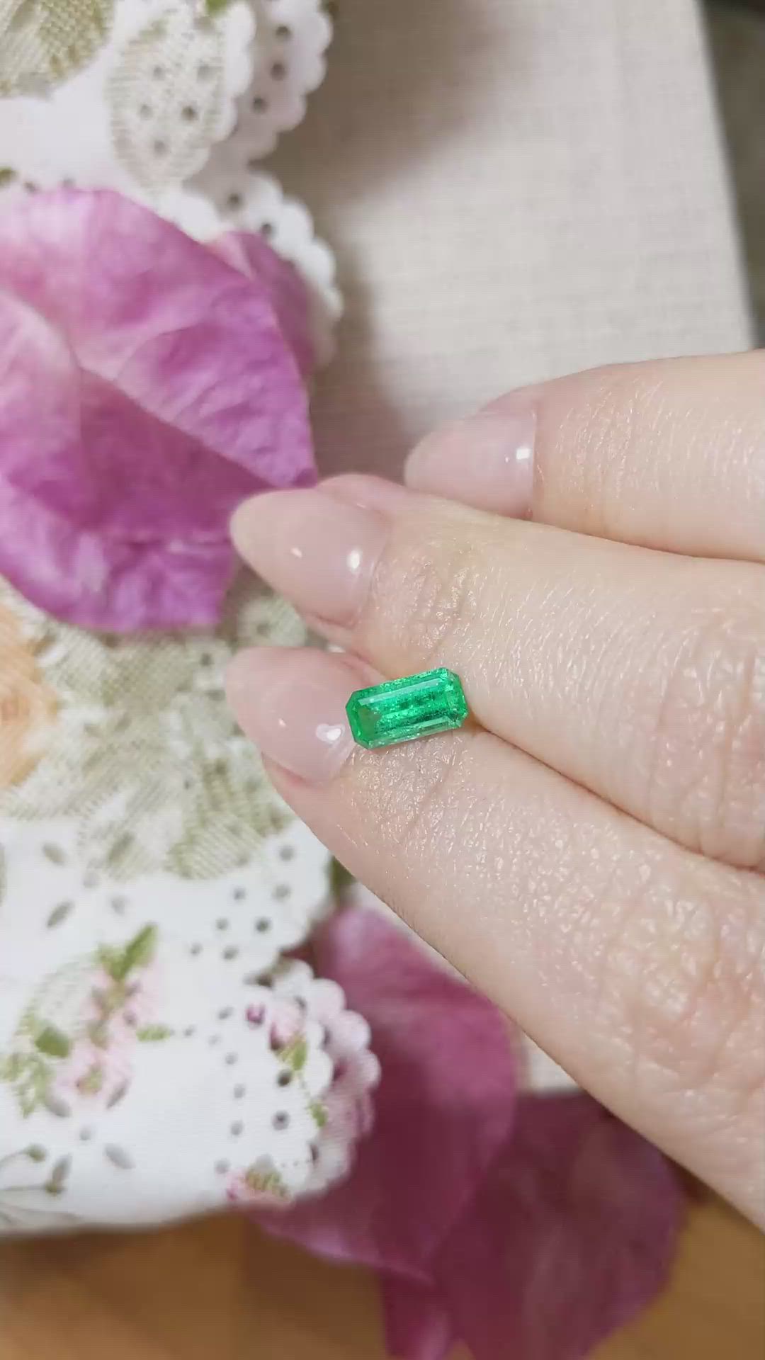 0.98 Ct. Emerald from Russia Size Video