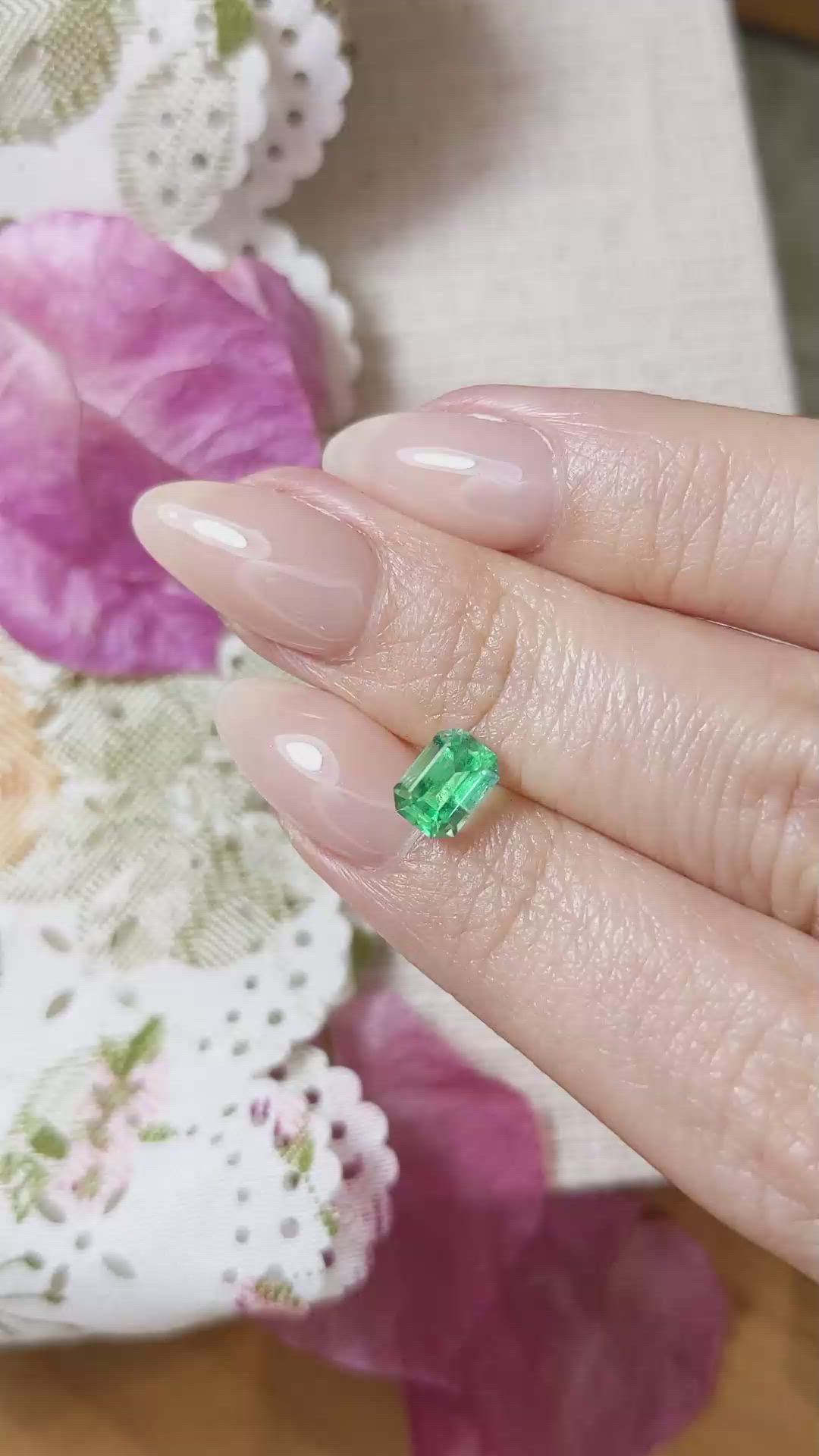 0.99 Ct. Emerald from Russia Size Video