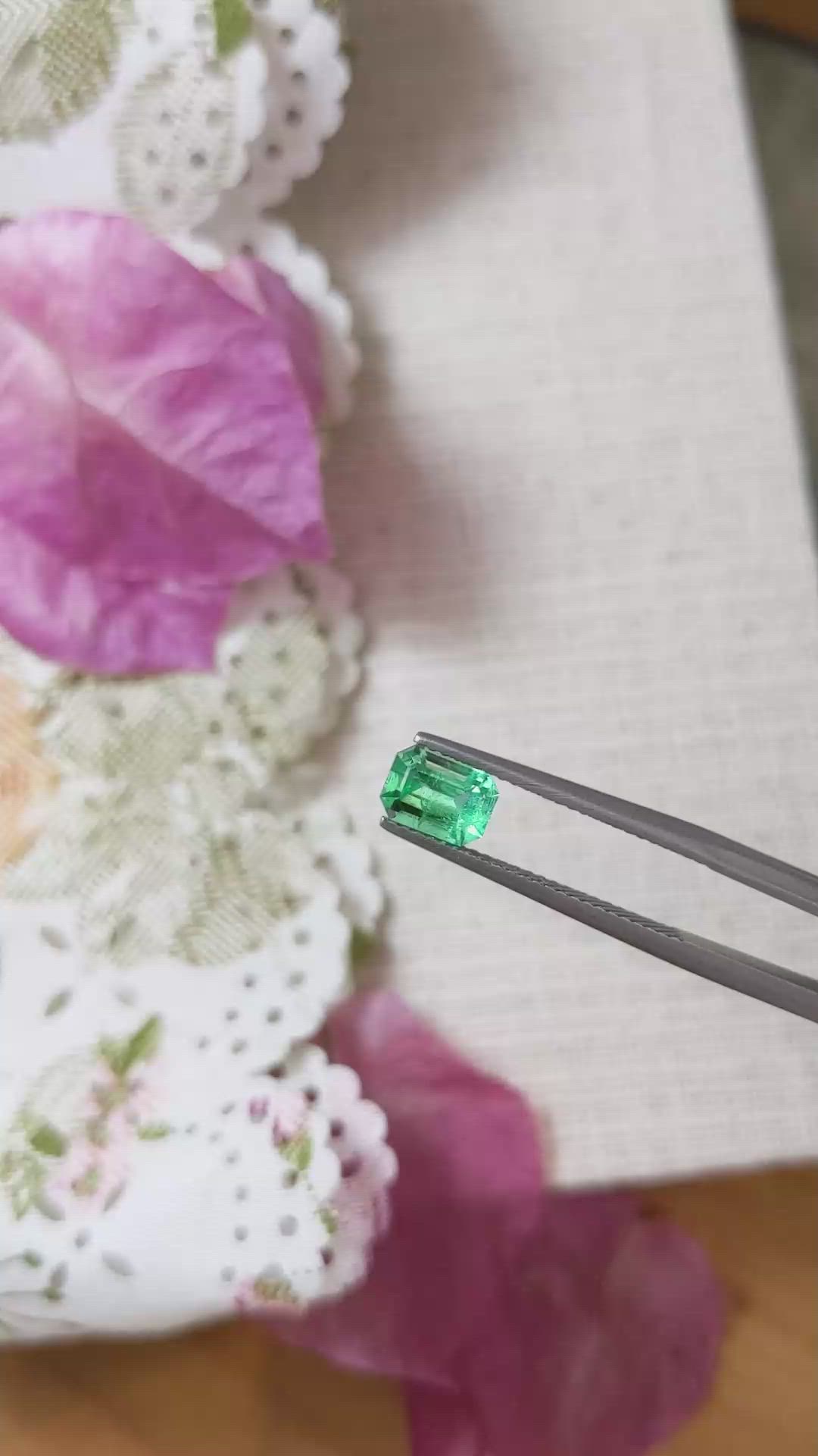 0.99 Ct. Emerald from Russia Size Video