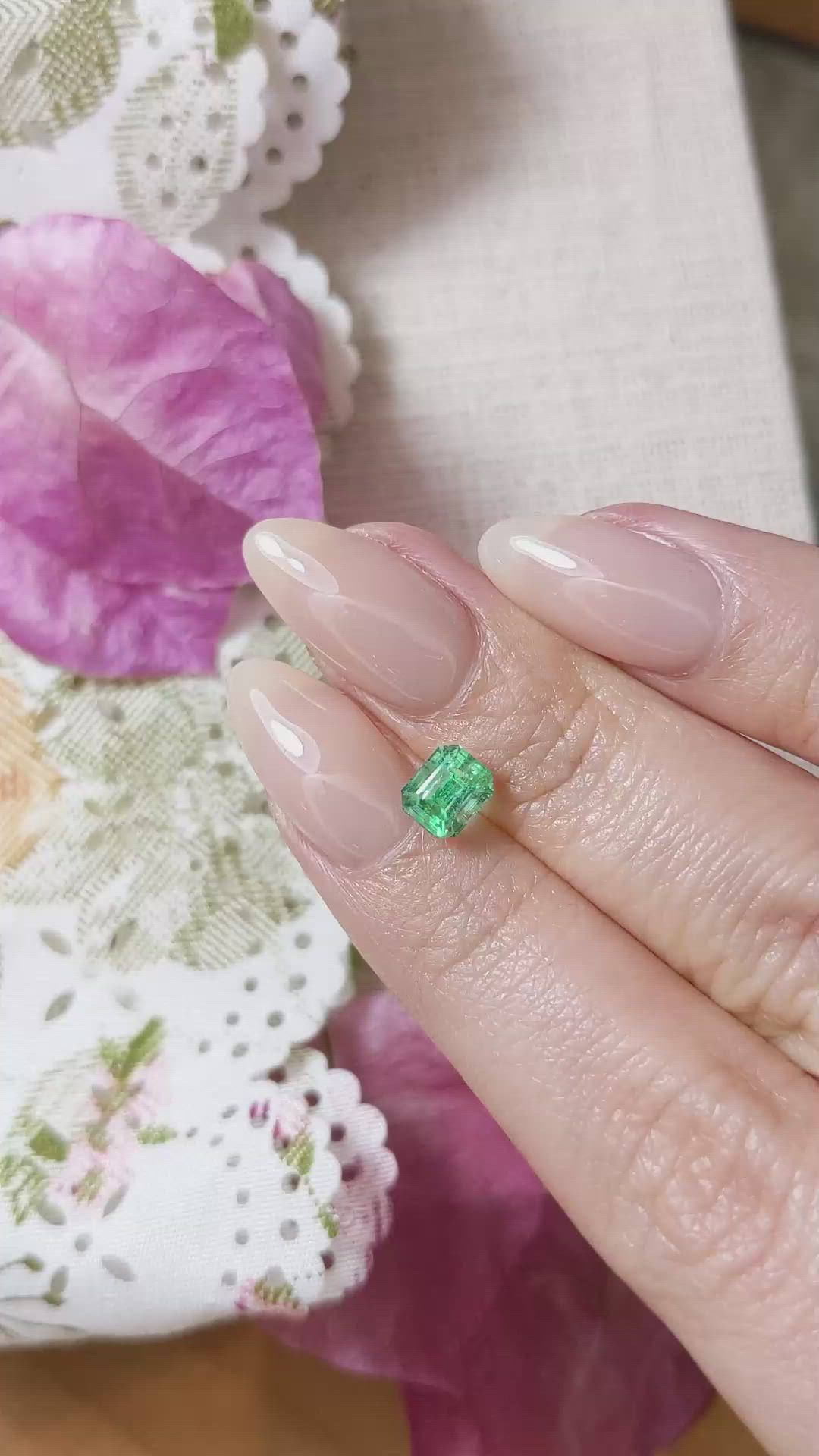 0.93 Ct. Emerald from Russia Size Video