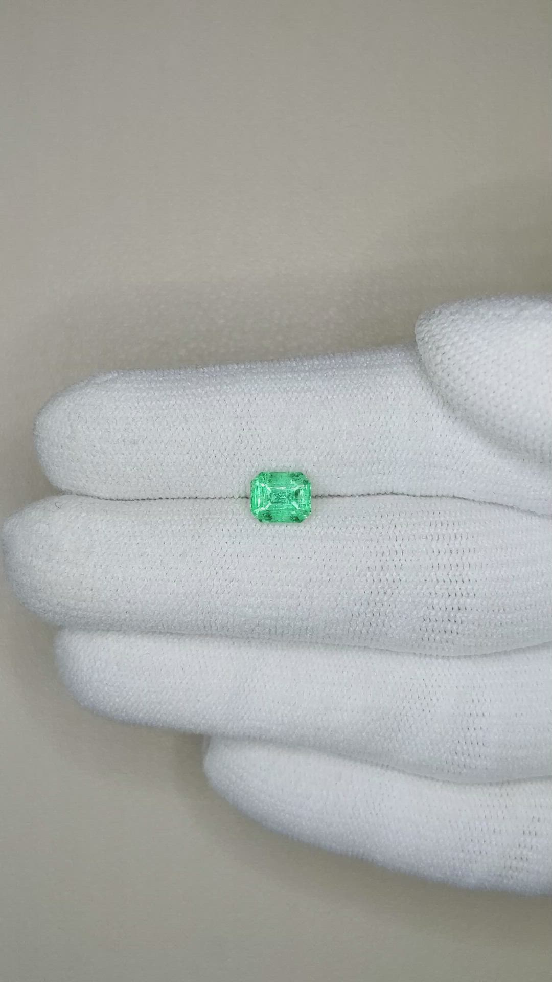 0.93 Ct. Emerald from Russia Size Video