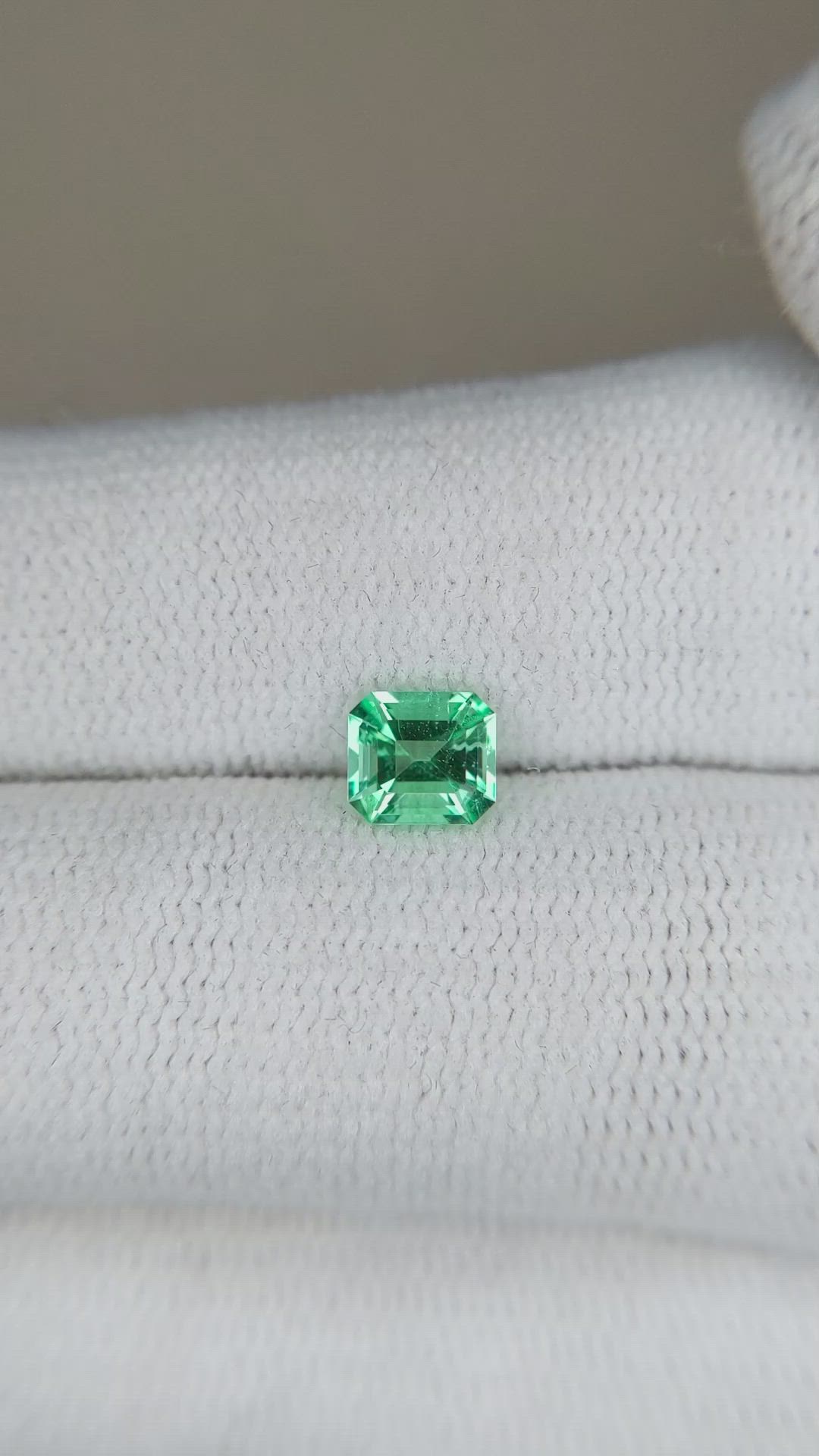 0.50 Ct. Emerald from Russia Size Video