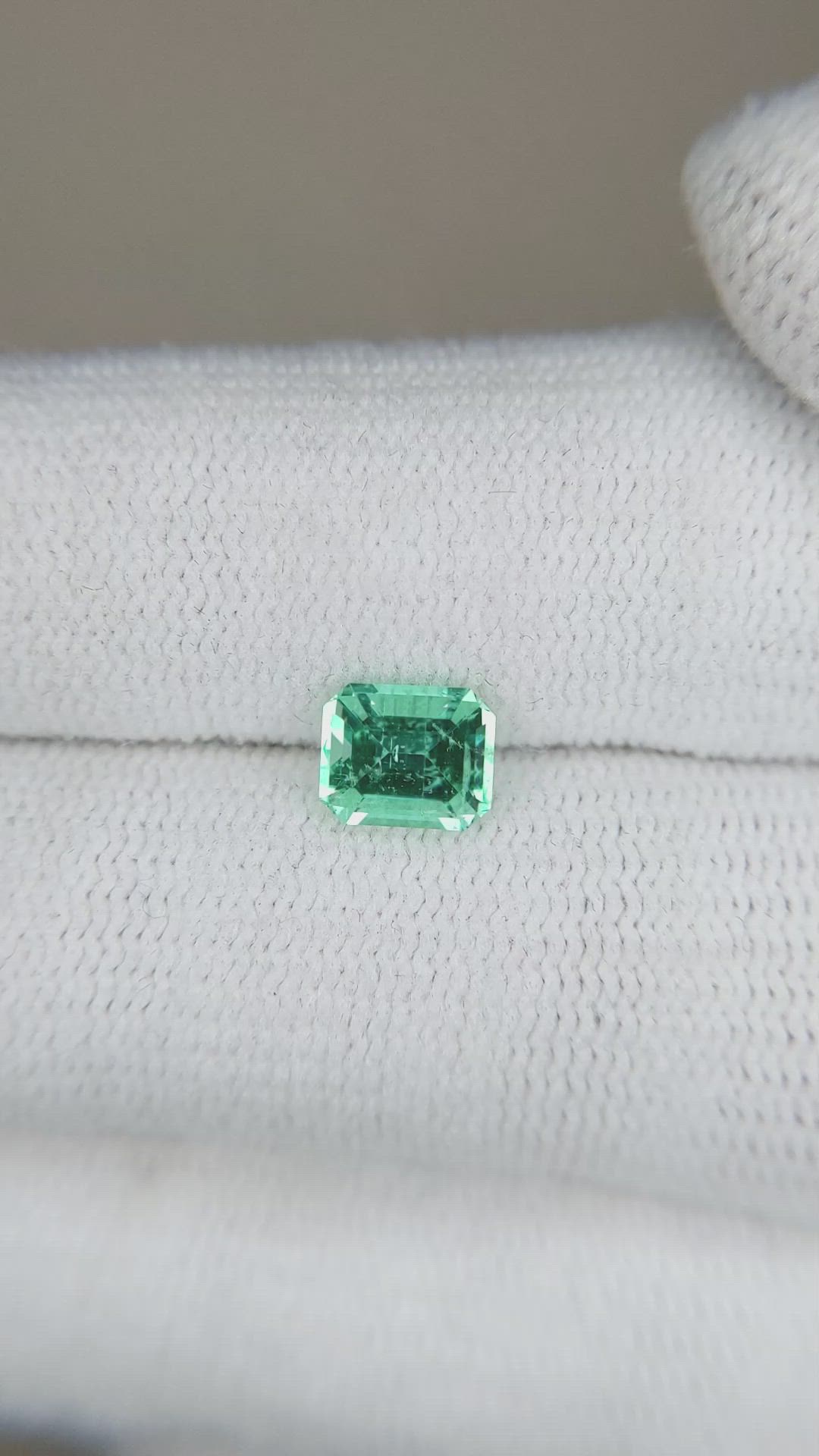 0.72 Ct. Emerald from Russia Size Video