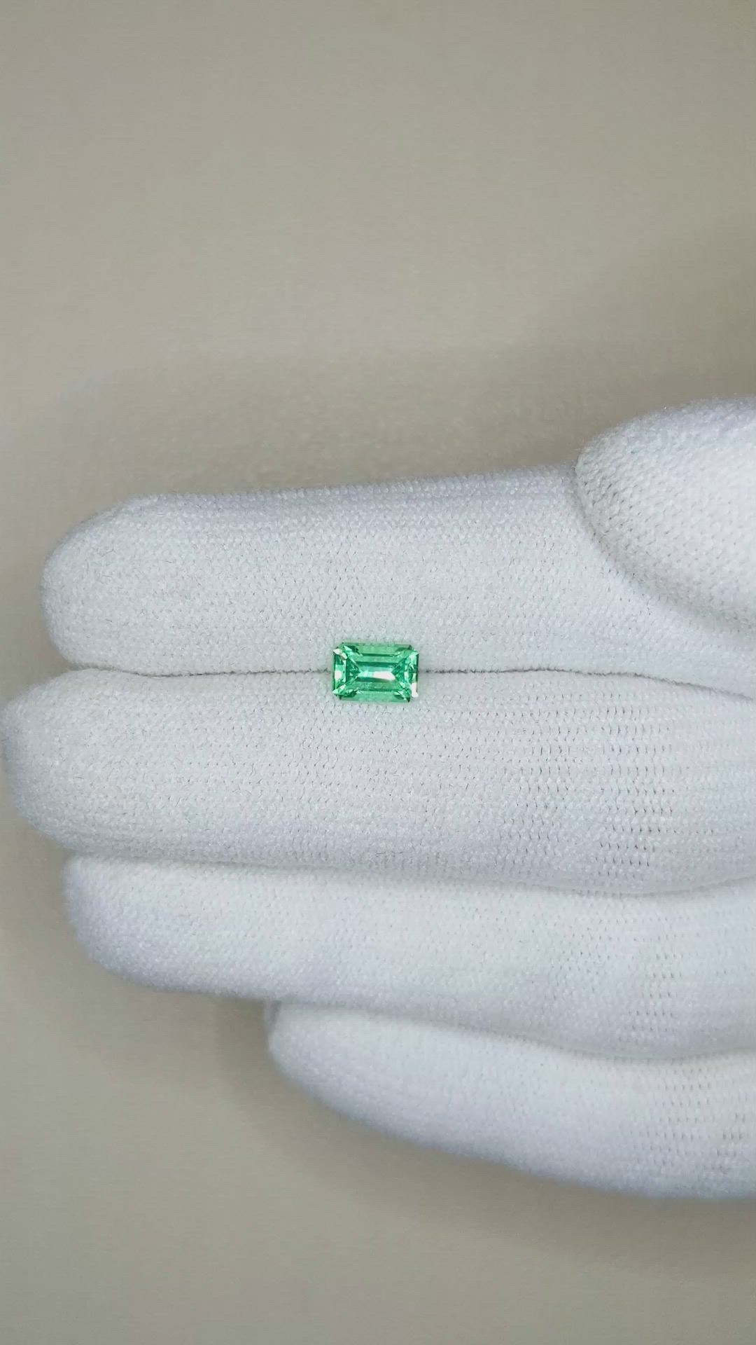 0.66 Ct. Emerald from Russia Size Video