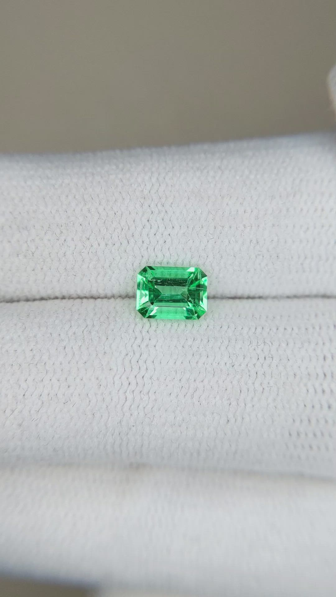 0.64 Ct. Emerald from Russia Size Video