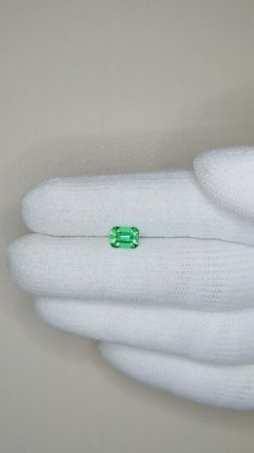 0.64 Ct. Emerald from Russia Size Video
