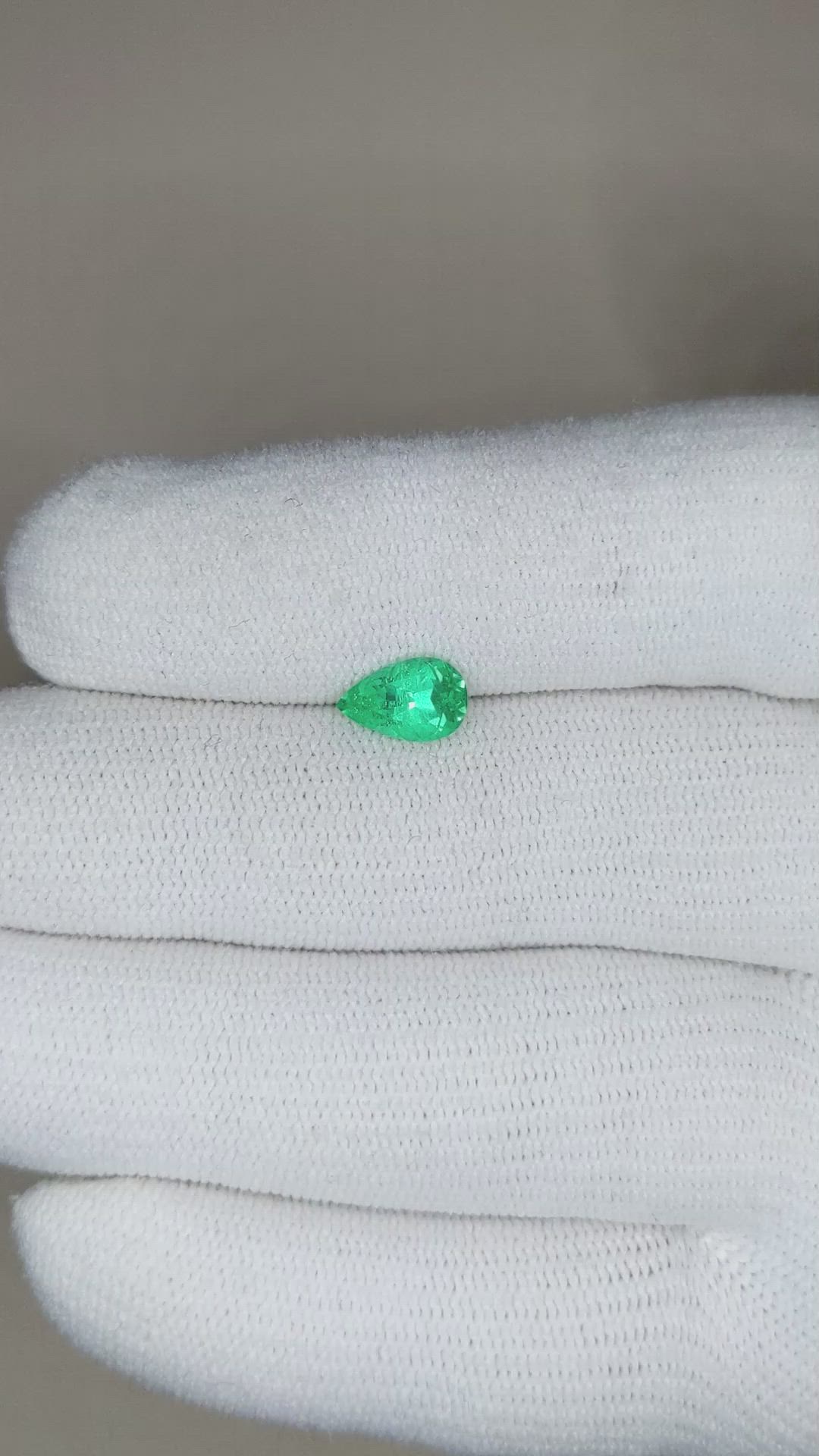 0.85 Ct. Emerald from Russia Size Video
