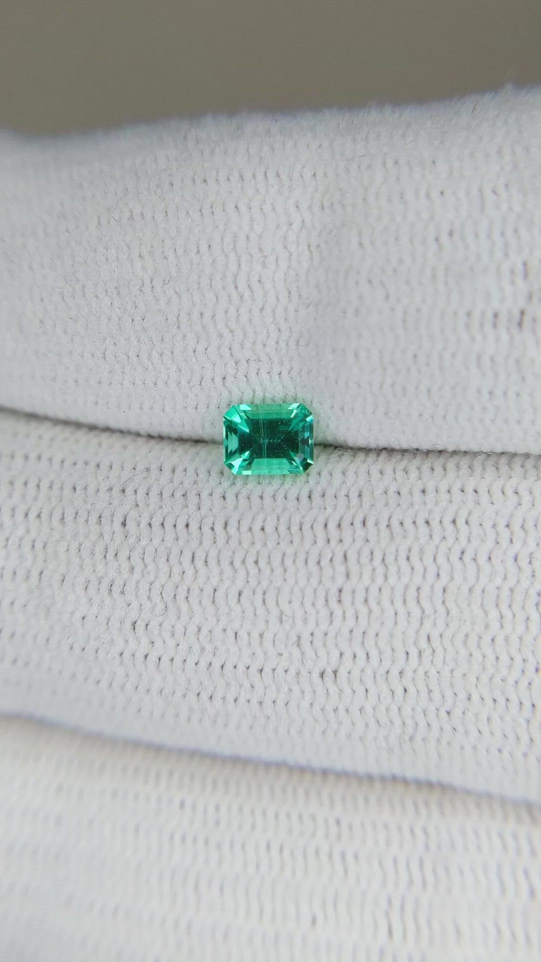 0.32 Ct. Emerald from Russia Size Video