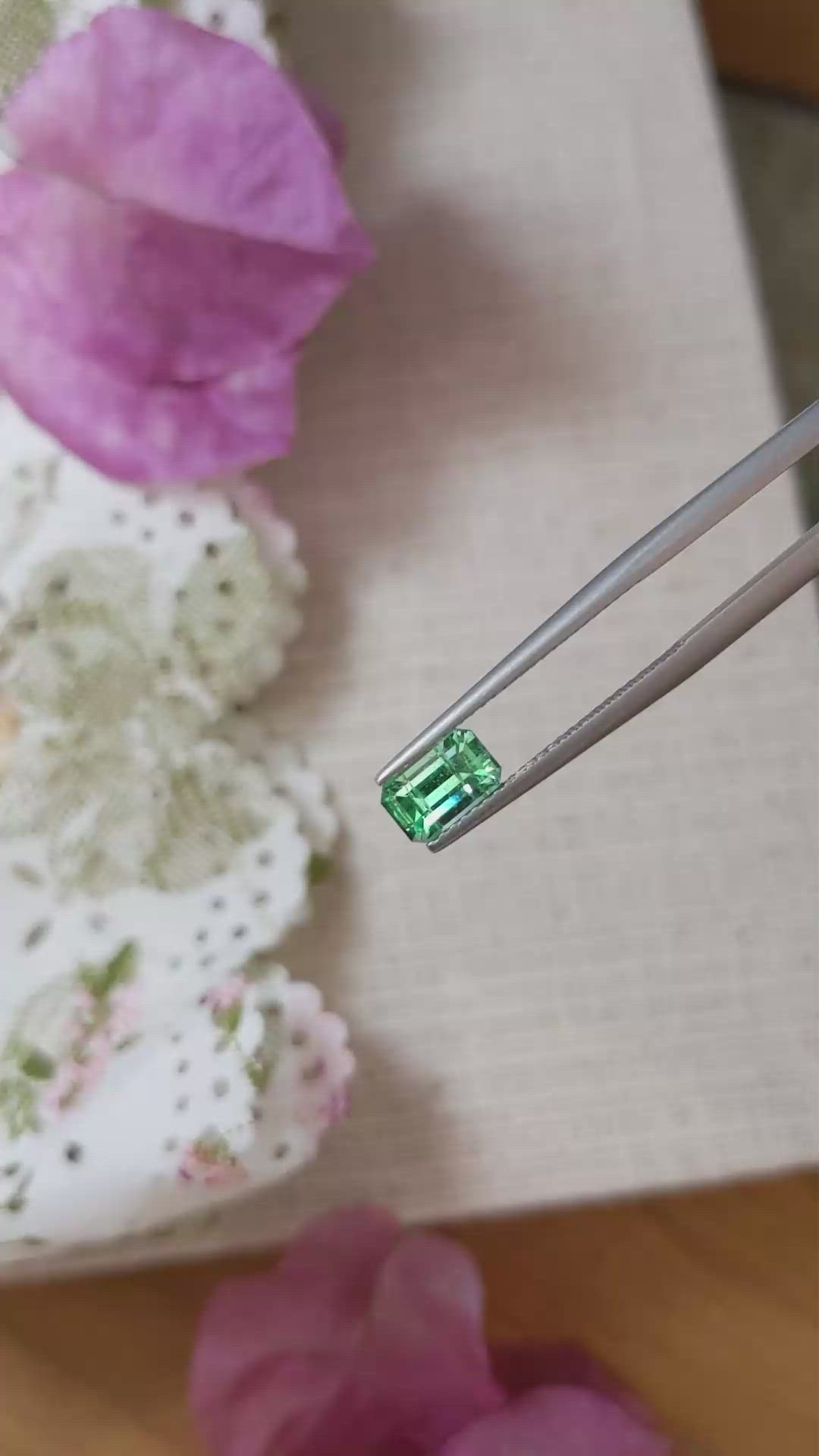 0.90 Ct. Emerald from Russia Size Video