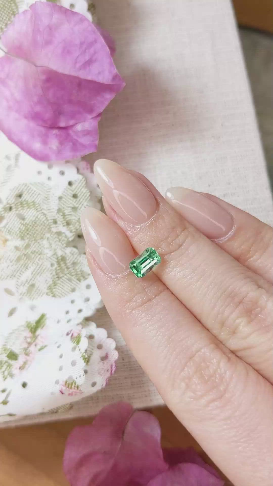 0.90 Ct. Emerald from Russia Size Video