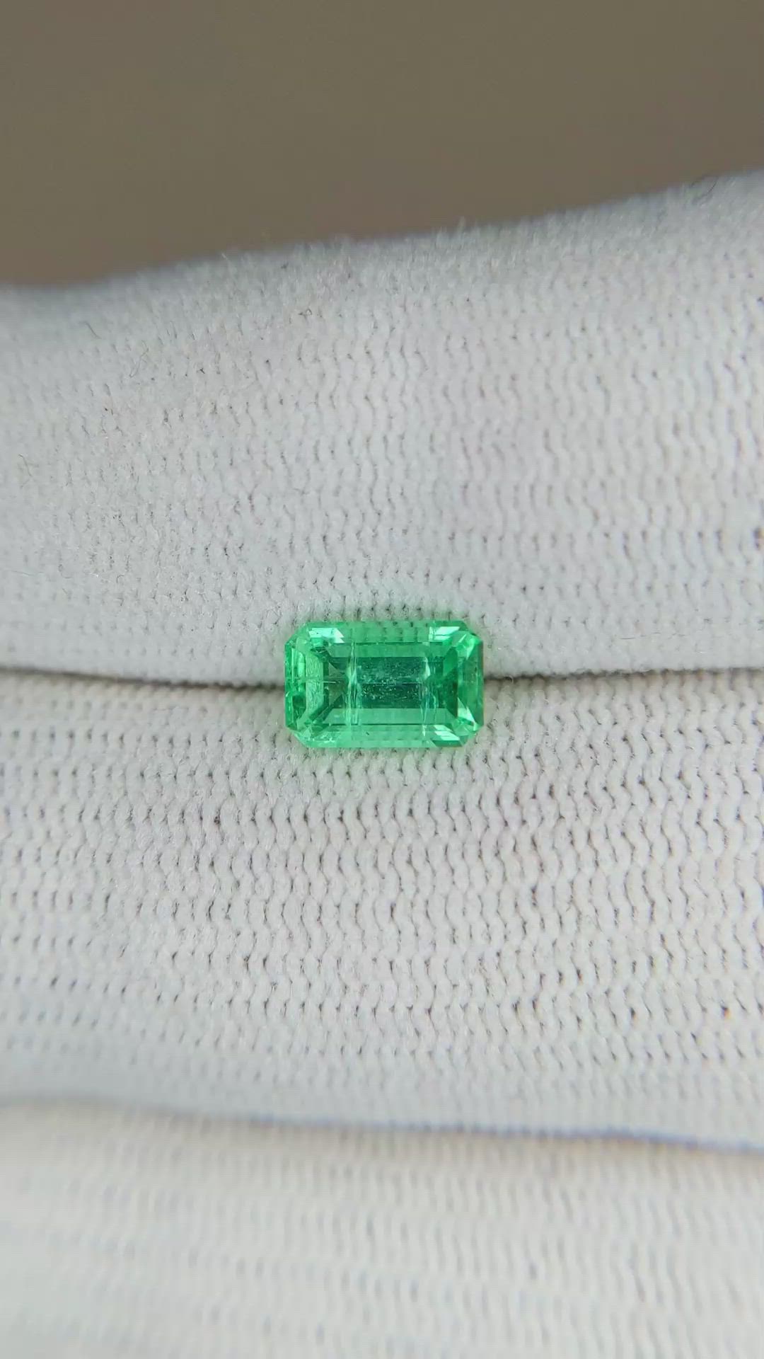 0.90 Ct. Emerald from Russia Size Video