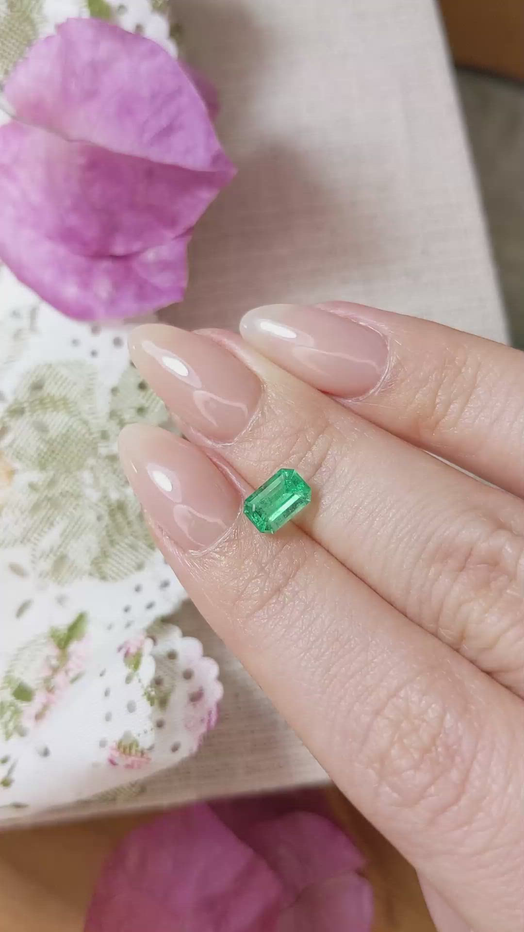 0.99 Ct. Emerald from Russia Size Video
