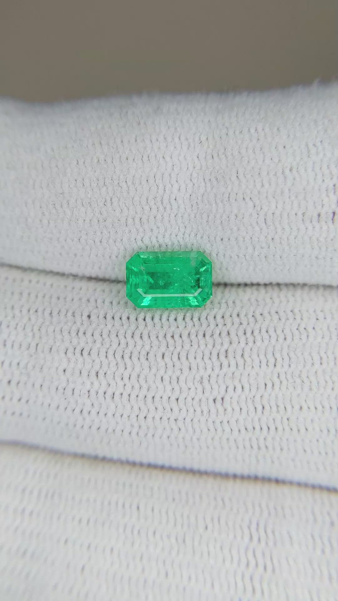 0.99 Ct. Emerald from Russia Size Video