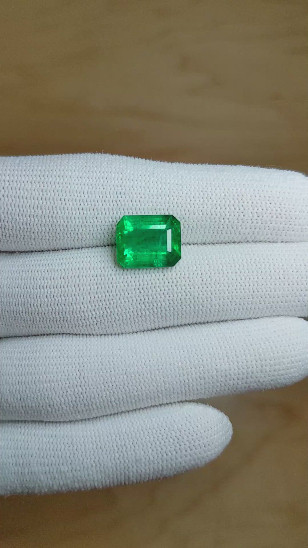 5.29 Ct. Emerald from Zambia Size Video