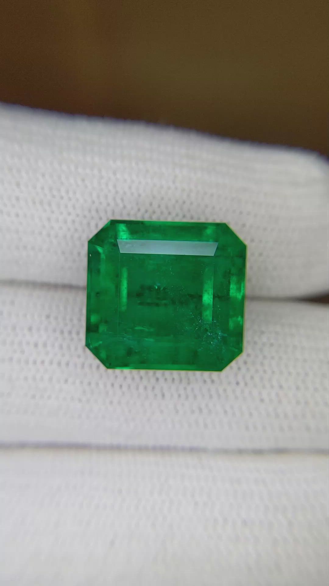 13.04 Ct. Emerald from Zambia Size Video