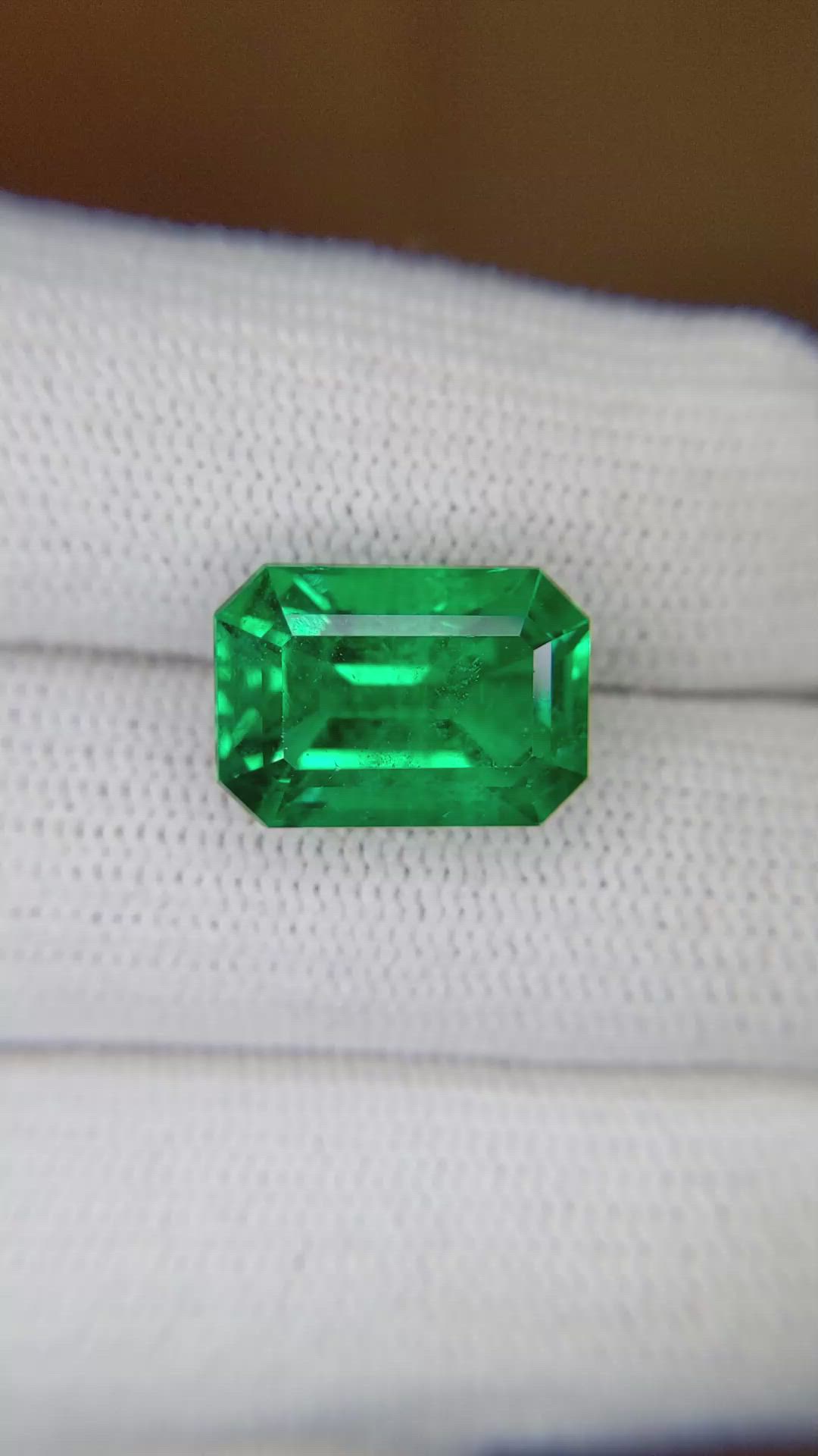 7.66 Ct. Emerald from Zambia Size Video