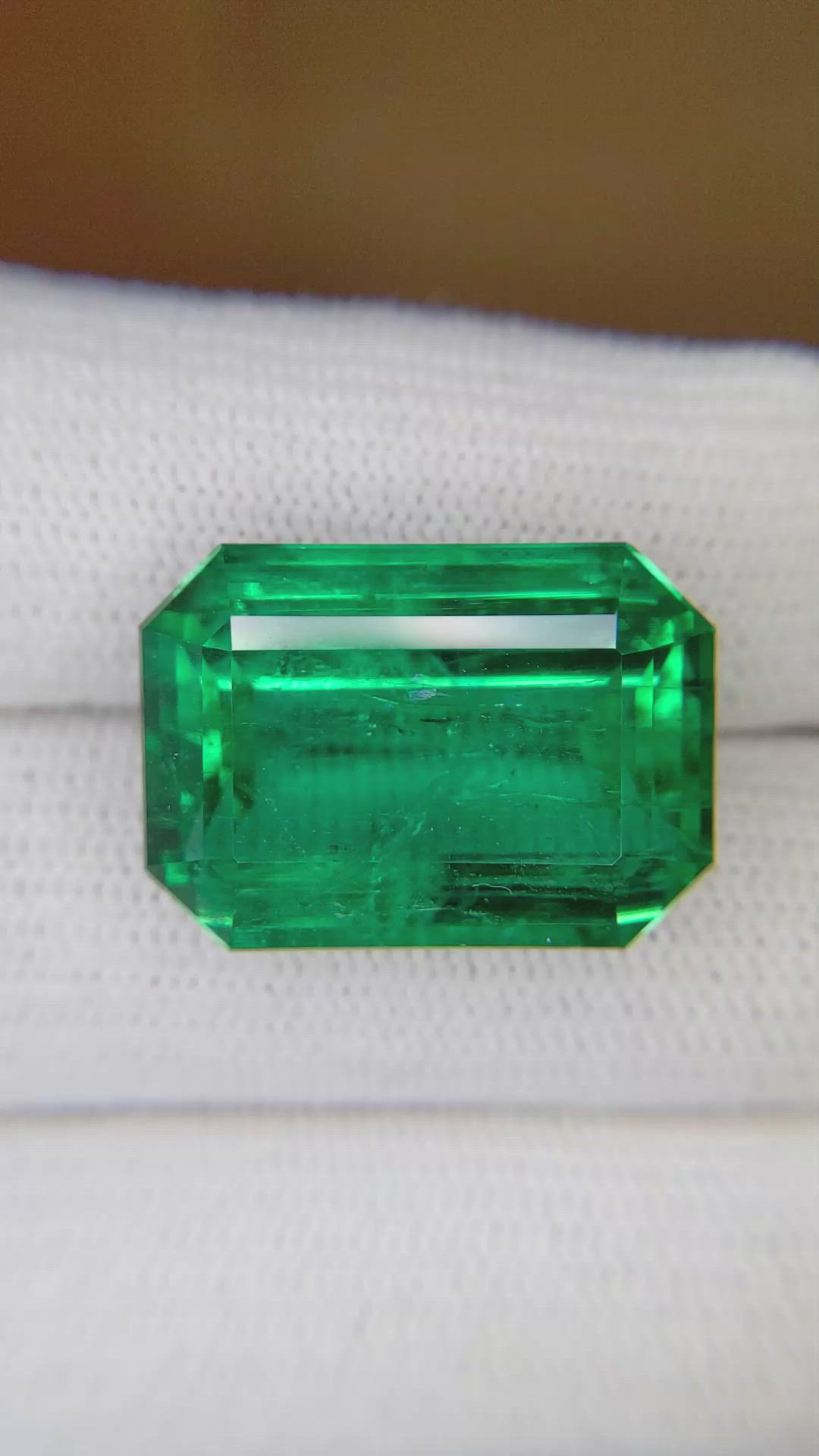 21.23 Ct. Emerald from Zambia Size Video