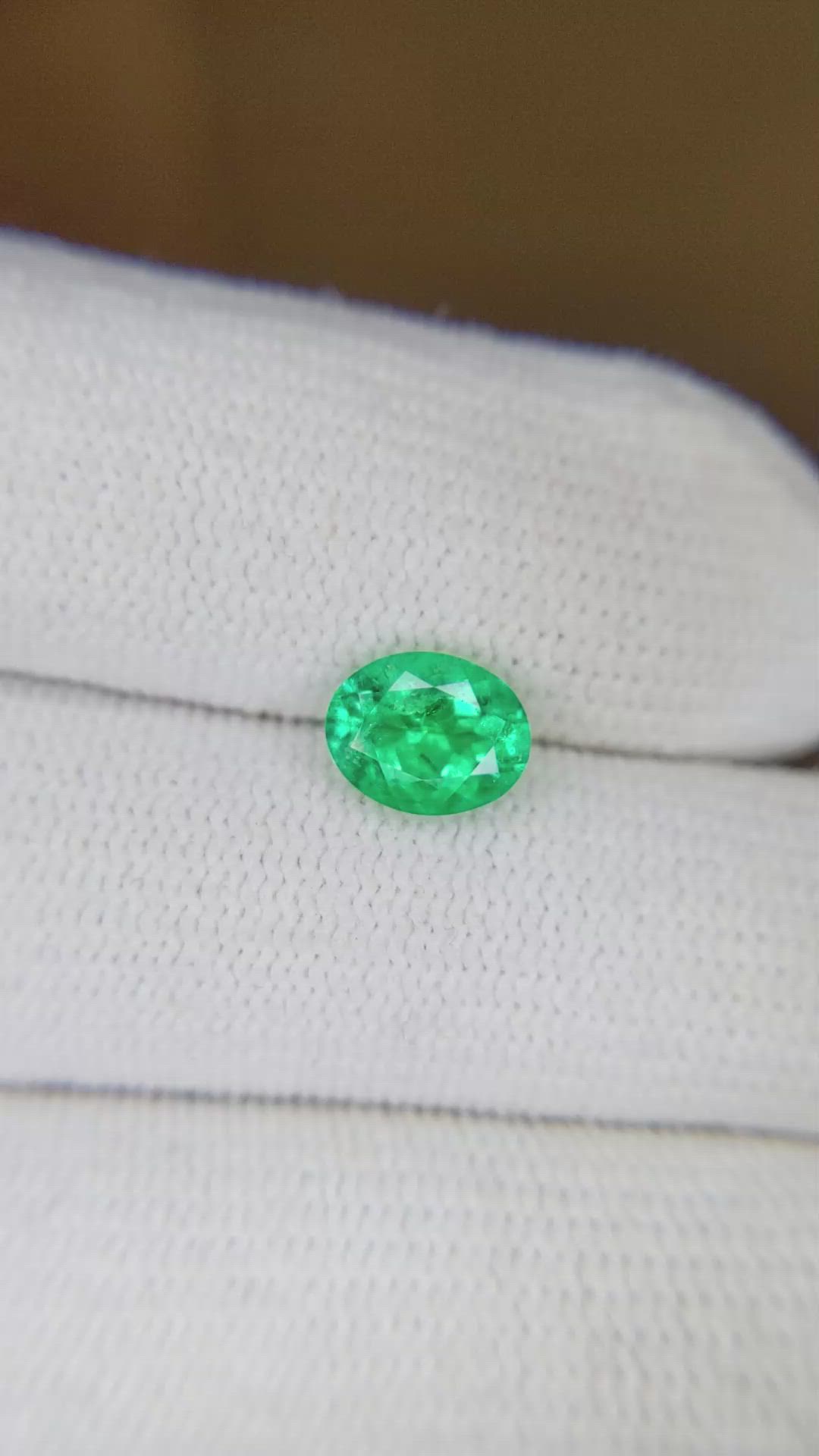 1.00 Ct. Emerald from Colombia Size Video