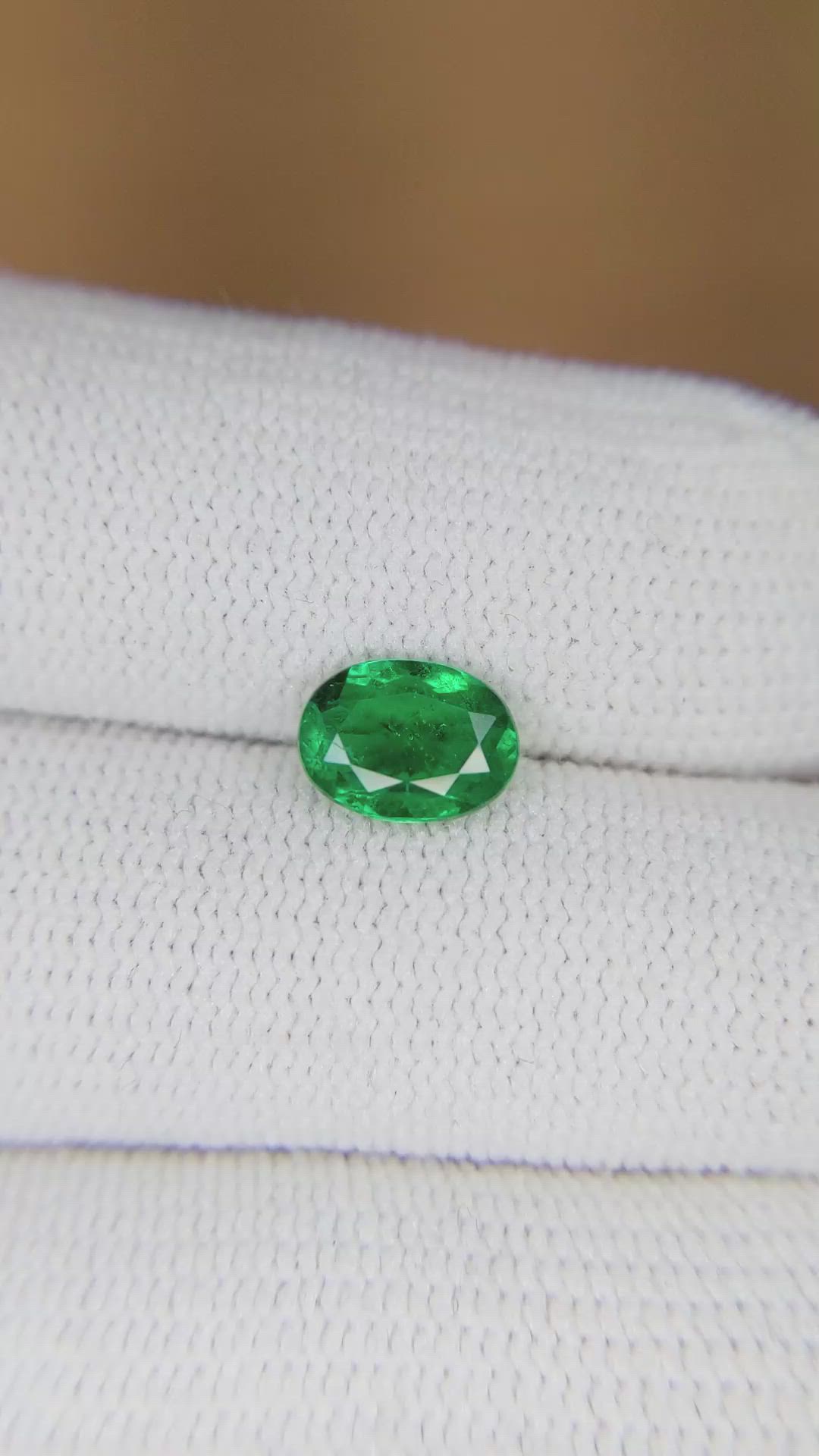 0.89 Ct. Emerald from Colombia Size Video