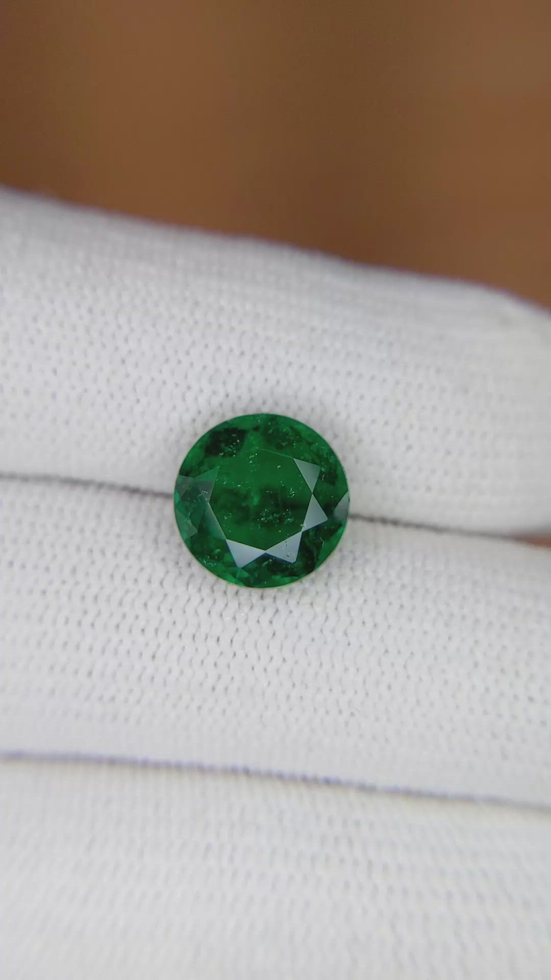 3.16 Ct. Emerald from Colombia Size Video