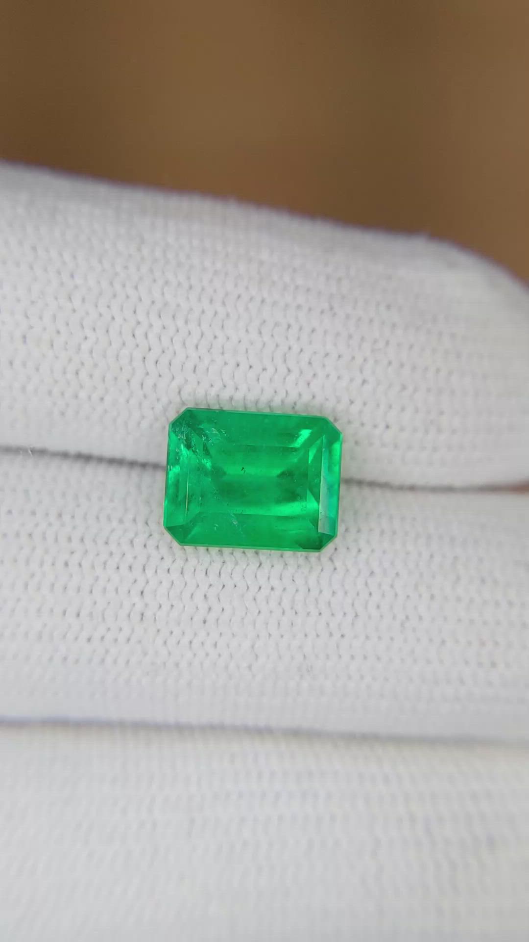 2.61 Ct. Emerald from Colombia Size Video