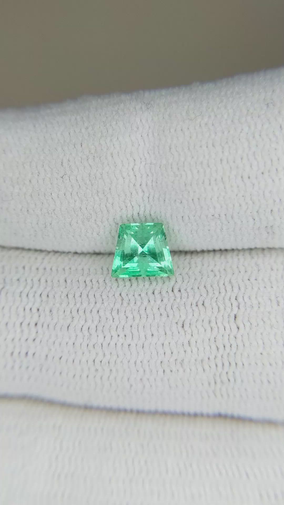 0.89 Ct. Emerald from Russia Size Video