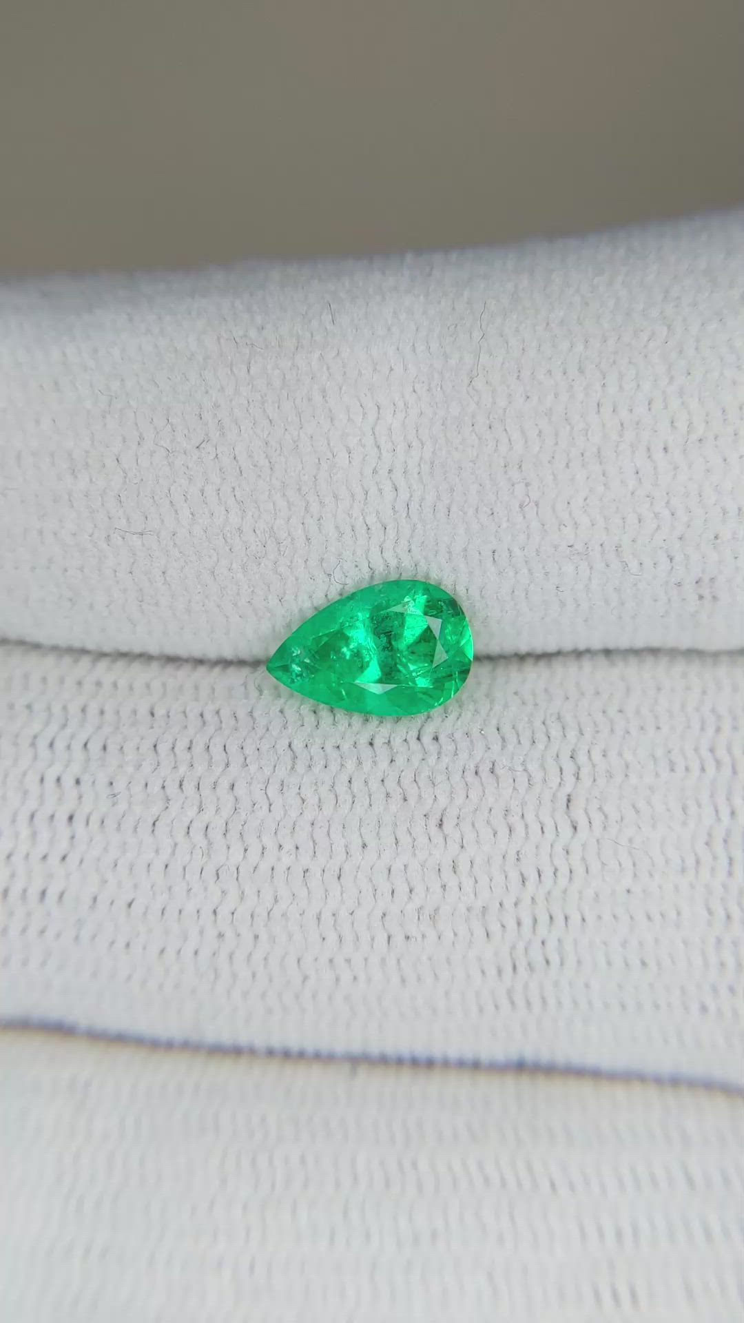 0.90 Ct. Emerald from Russia Size Video