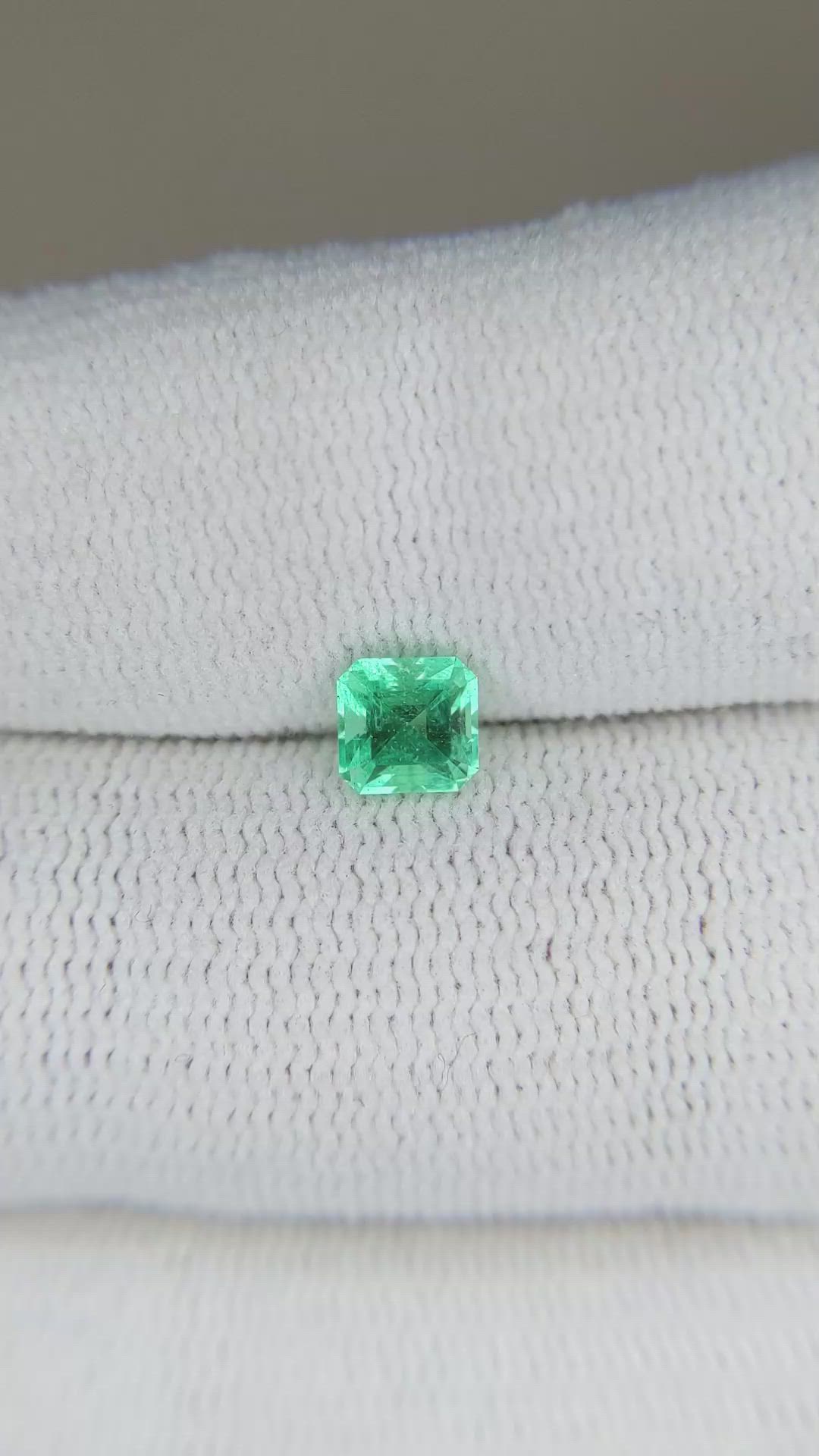 0.60 Ct. Emerald from Russia Size Video