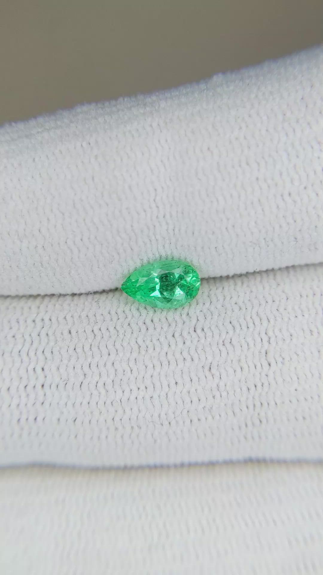 0.63 Ct. Emerald from Russia Size Video