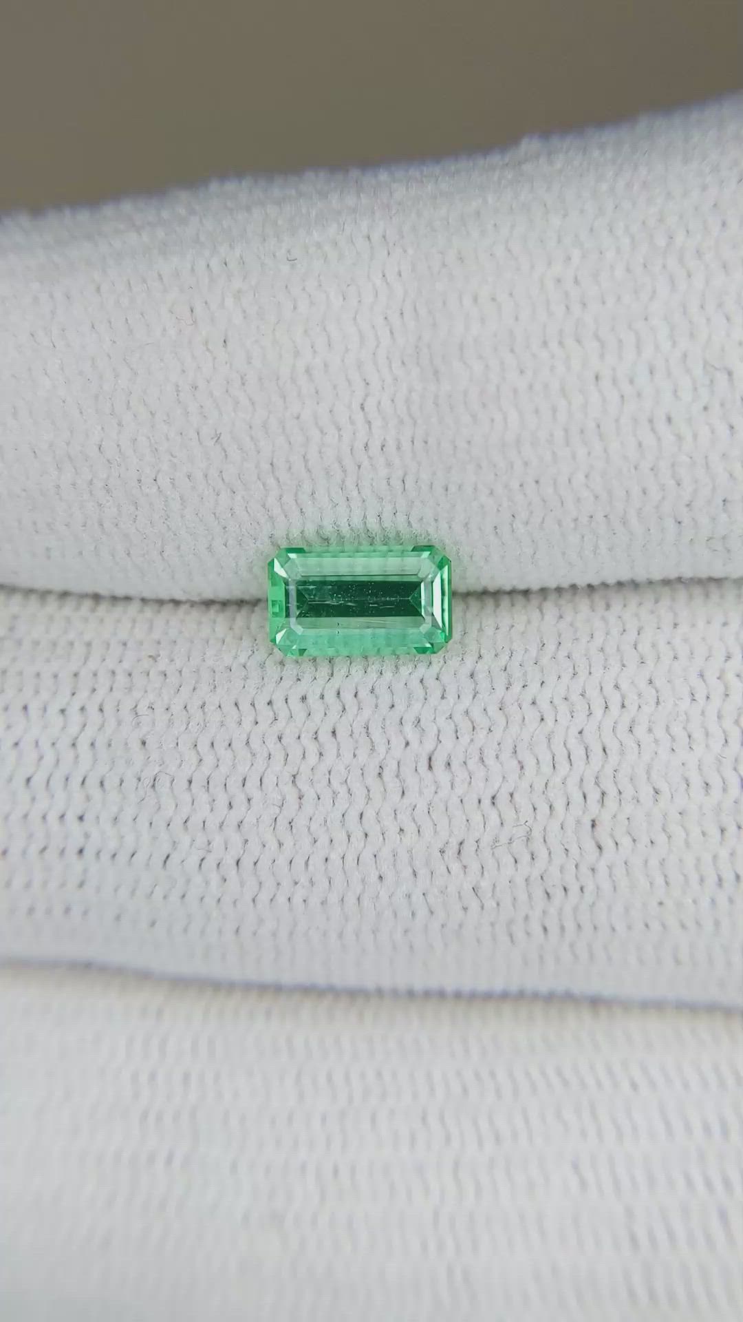 0.87 Ct. Emerald from Russia Size Video