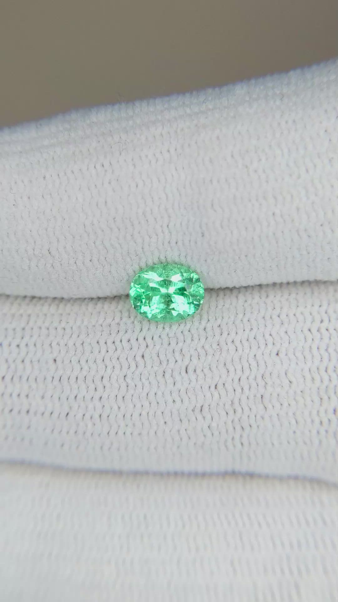 0.70 Ct. Emerald from Russia Size Video