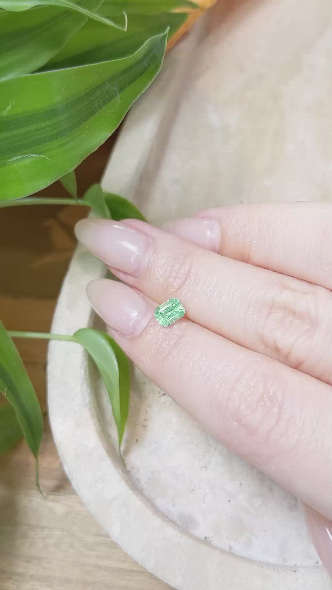 0.70 Ct. Emerald from Russia Size Video