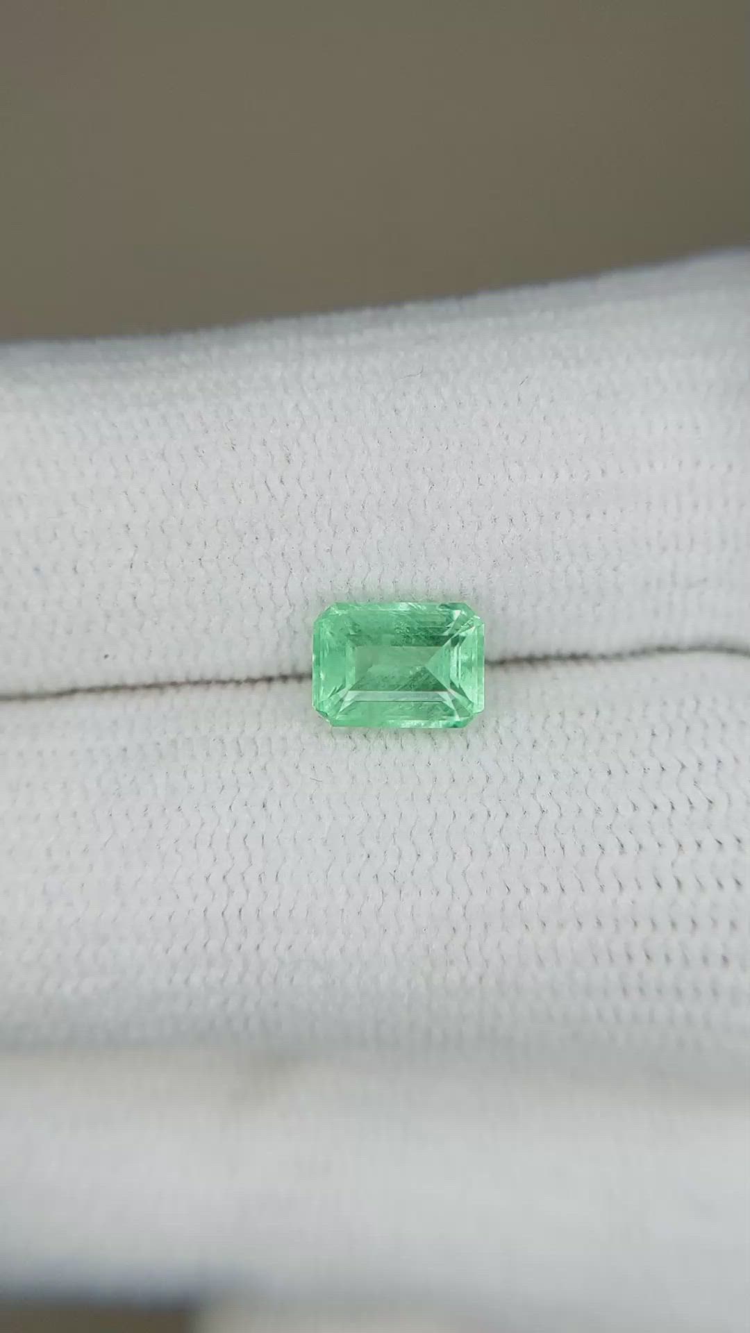 0.86 Ct. Emerald from Russia Size Video