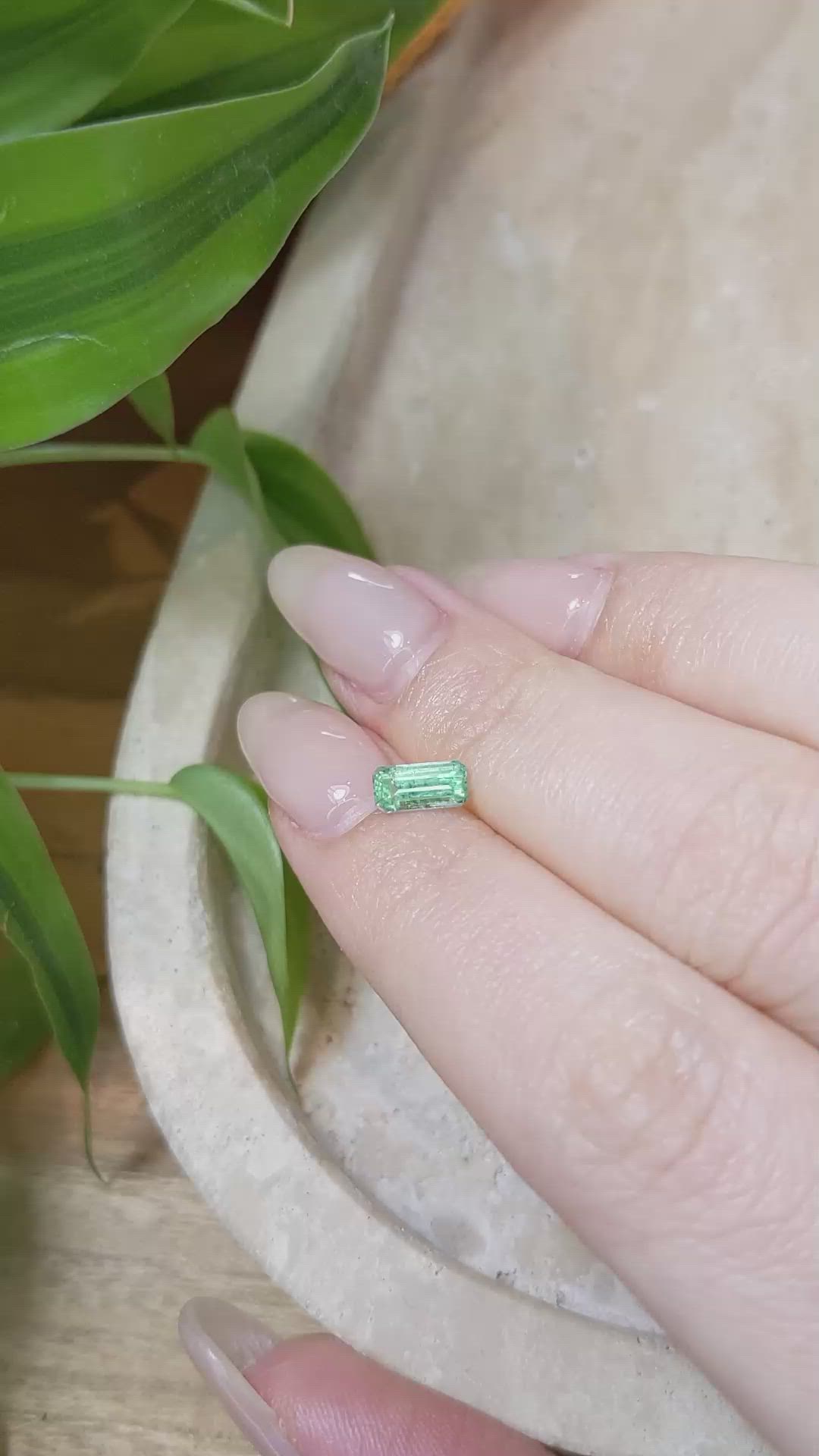 0.63 Ct. Emerald from Russia Size Video