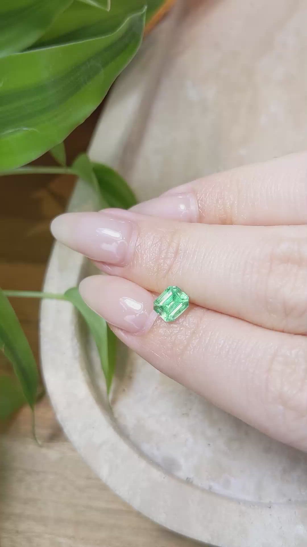 0.90 Ct. Emerald from Russia Size Video